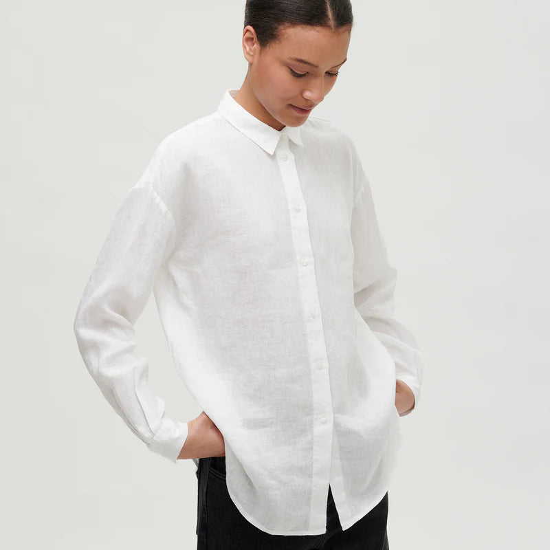 Nanso white linen shirt worn by woman