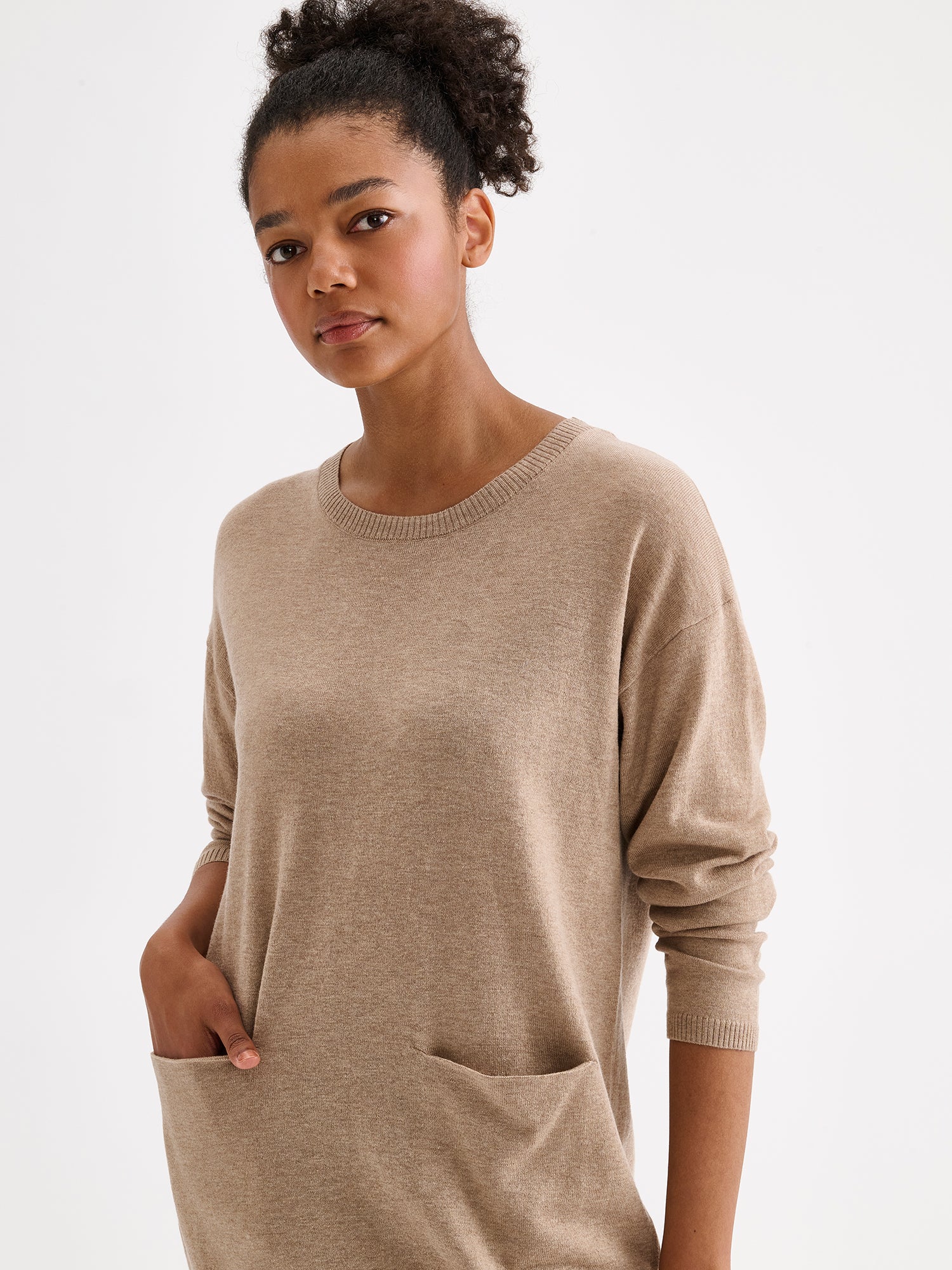 Nanso women's elegantly simple Villis knit tunic in beige on a model close-up.
