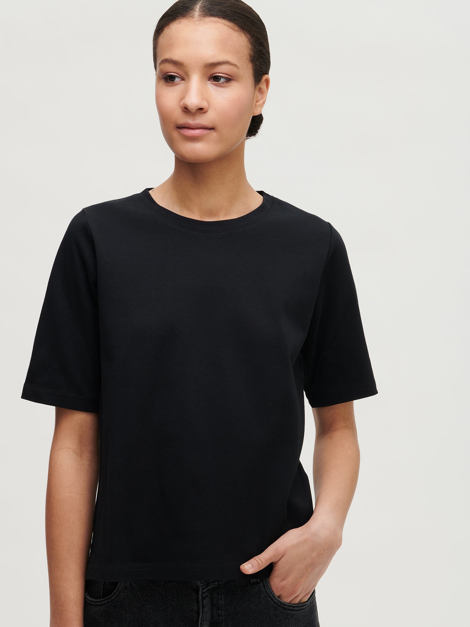 Nanso women’s black loose fit T-shirt from 100 % cotton, close-up.