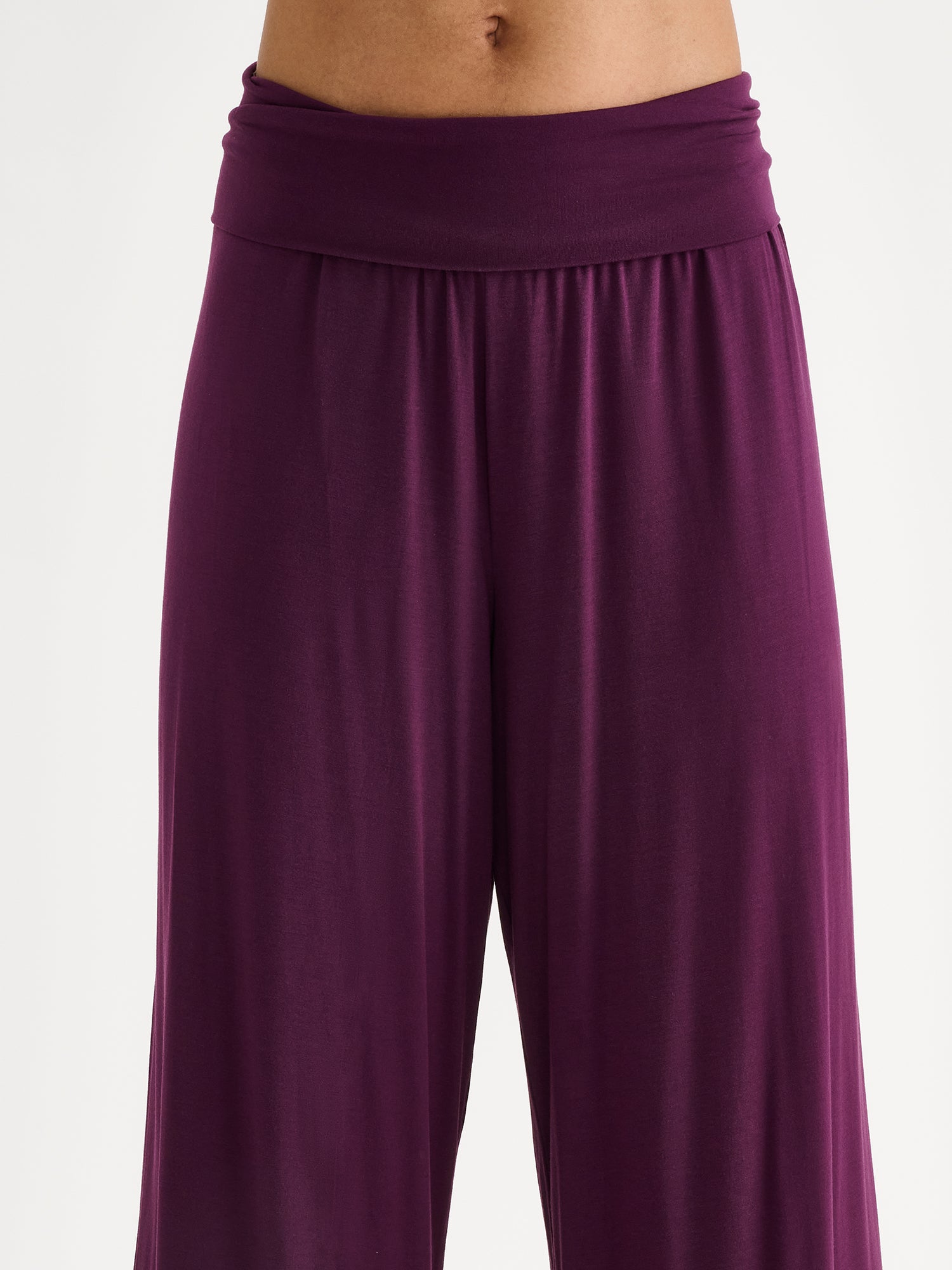Nanson women's luxuriously soft Hento pants on a model close-up.