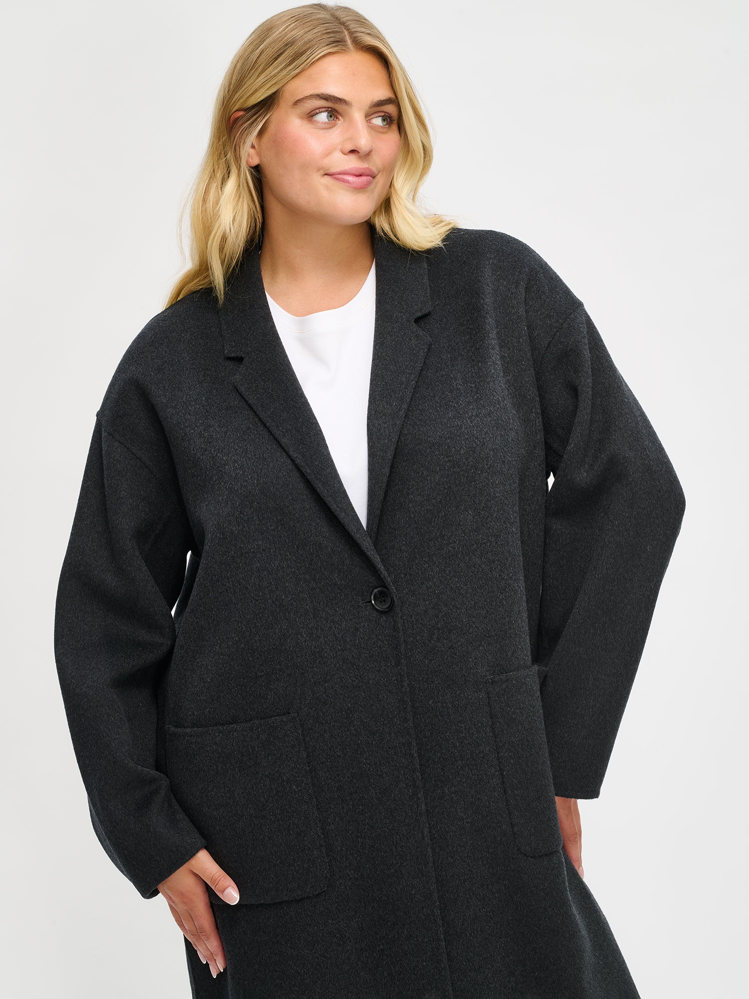 Nanso women's stylish and timeless grey YLLE wool coat from the front, close-up