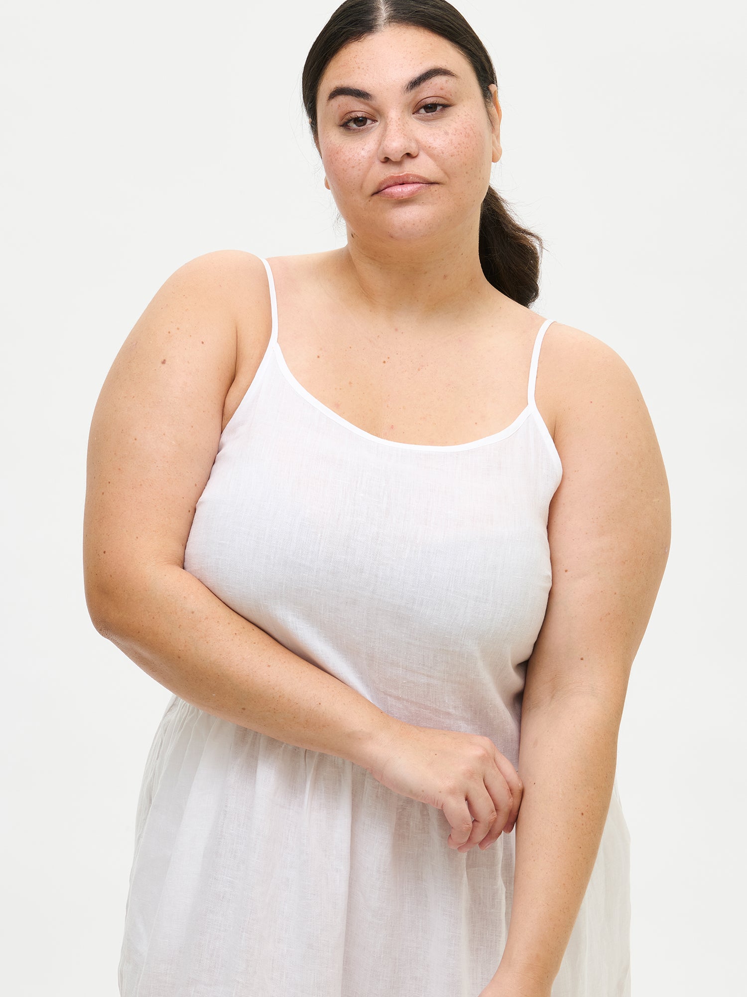 Woman wearing a white linen dress