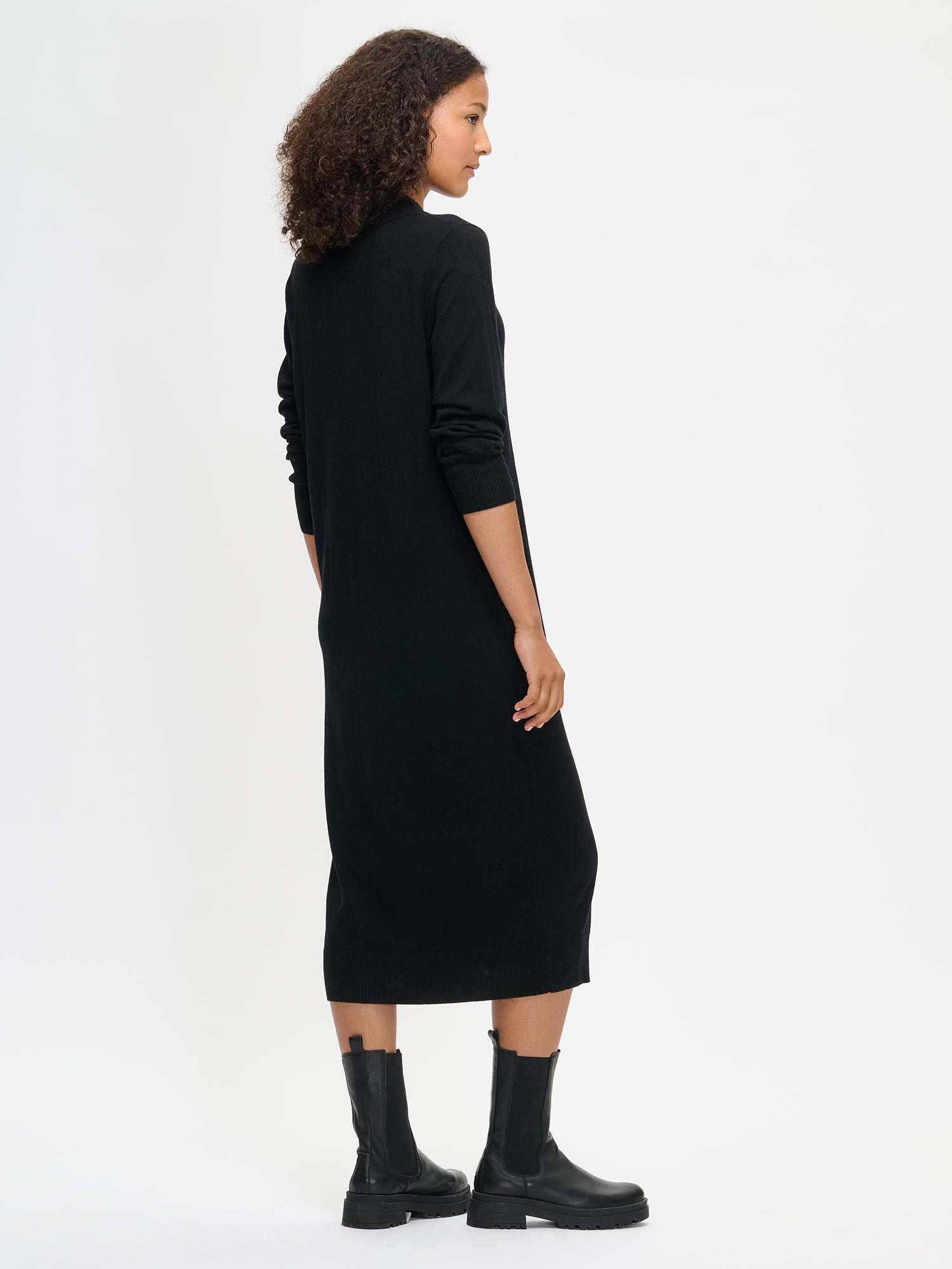 Nanso women’s Villis knit dress is a timeless choice. Black straight-fit style in a merino wool and cotton blend, back
