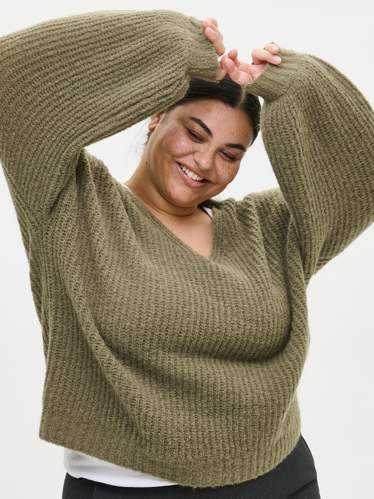 KARAMELLI V-Neck Knit Sweater - Olive Green