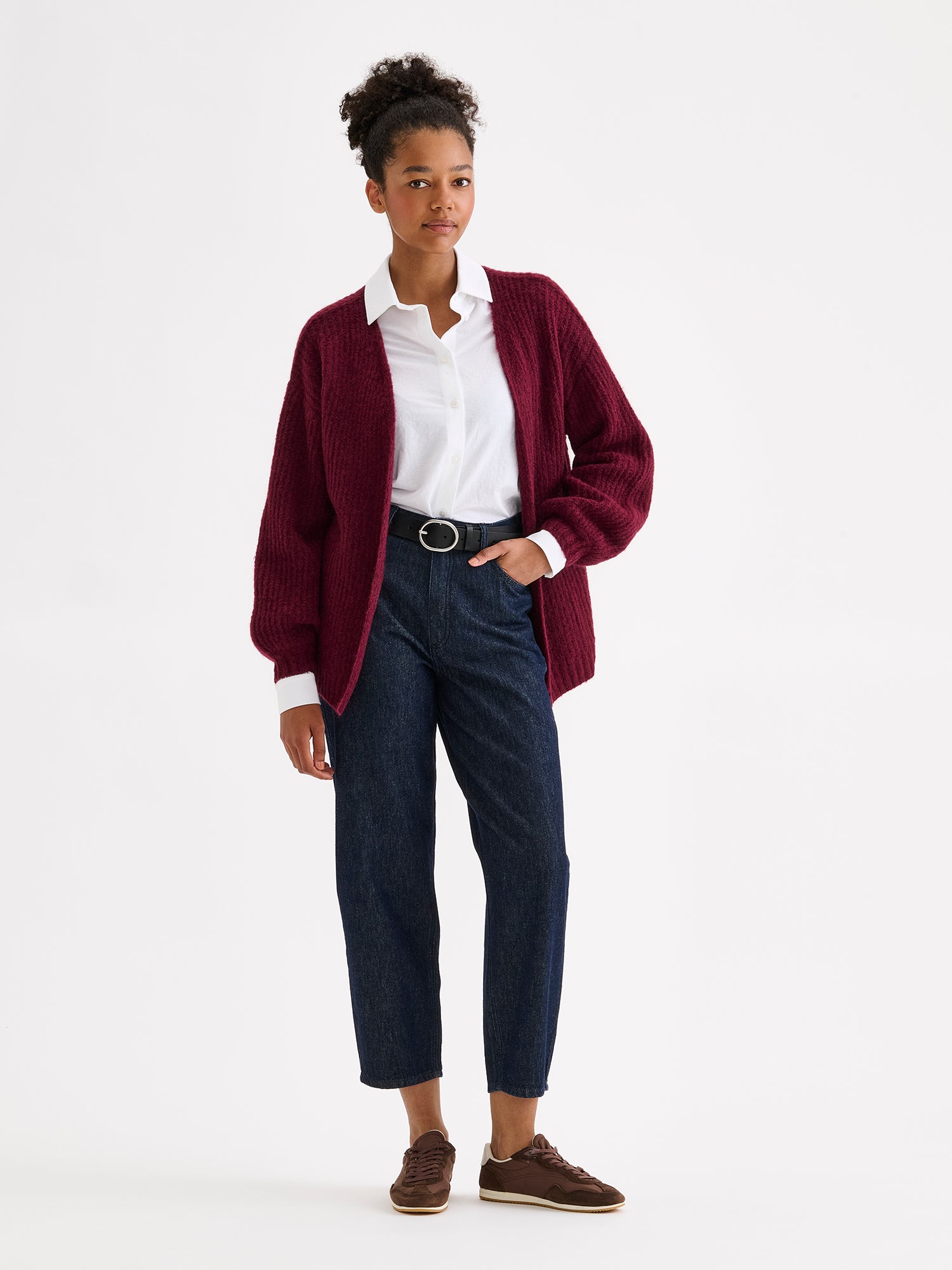 Nanso women's long-sleeved KARAMELLI Cardigan in wine red shade on a model with jeans