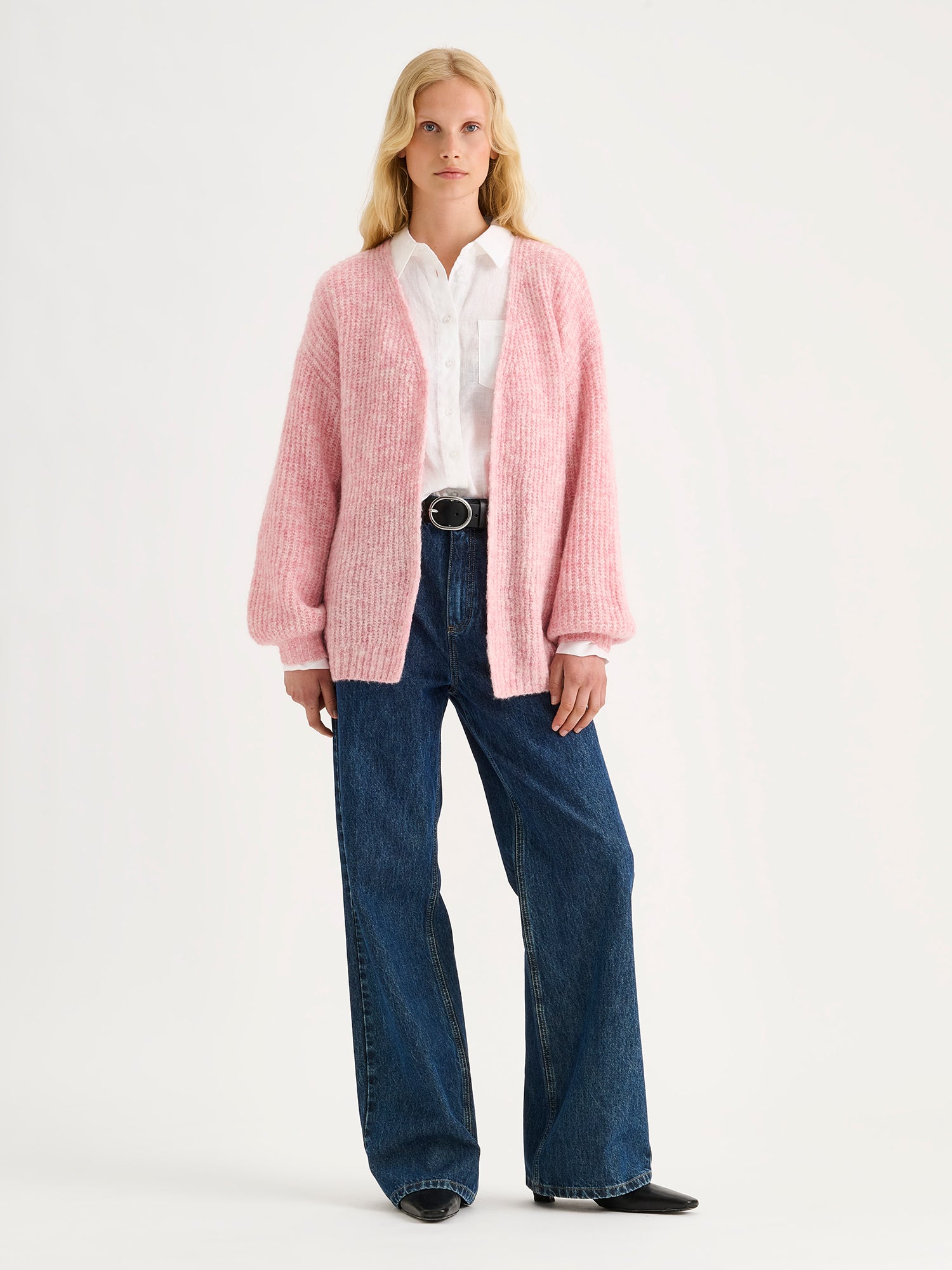 Nanso women's long-sleeved KARAMELLI Cardigan in light pink shade, on a model