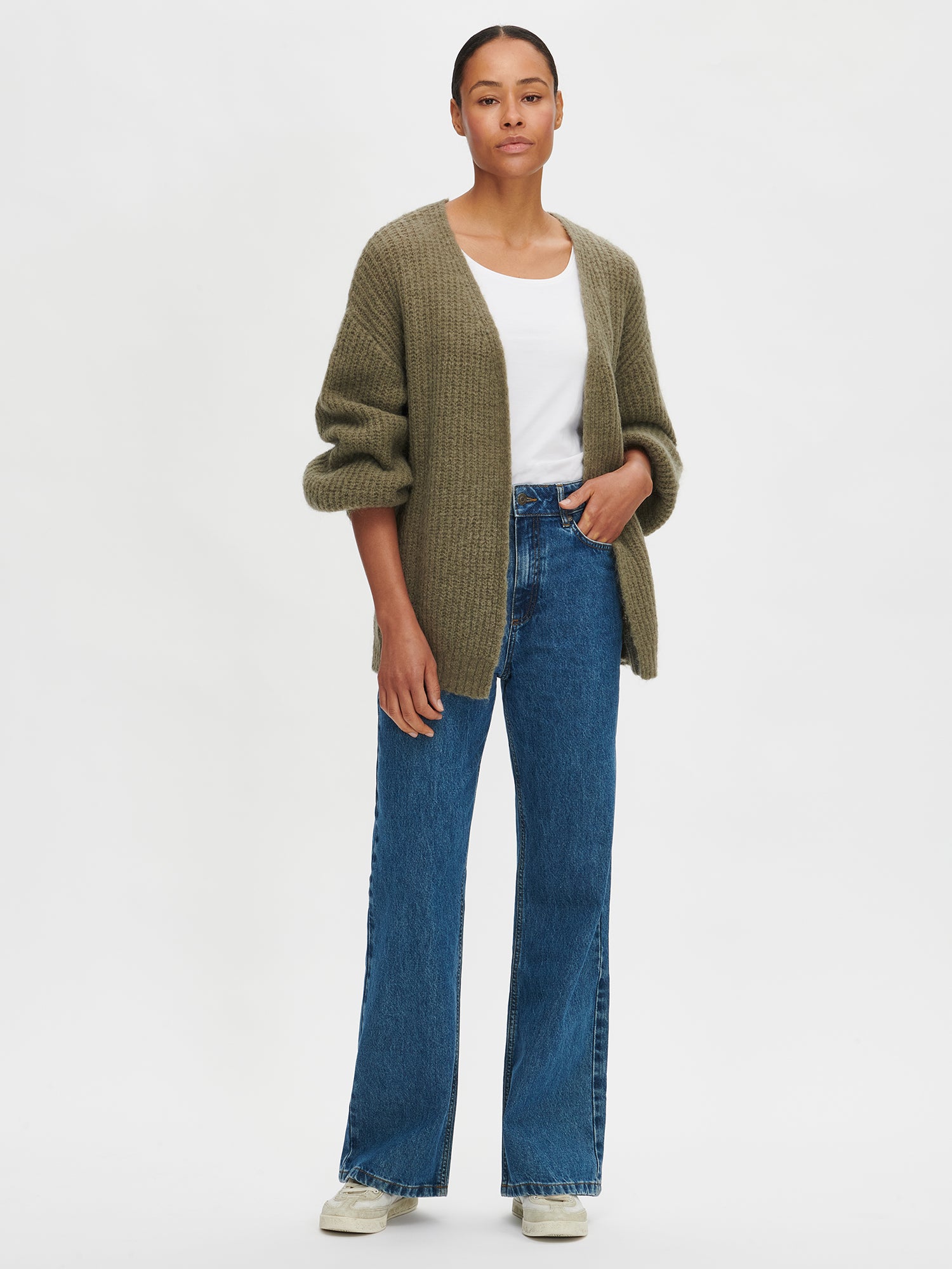 Nanso's women's luxurious olive green knit Karamelli cardigan, front