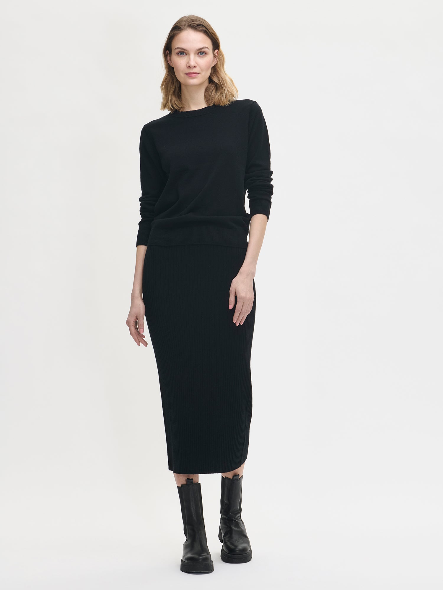Nanso women´s beautiful black Villis knit sweater with long sleeves, worn by a model in size S.