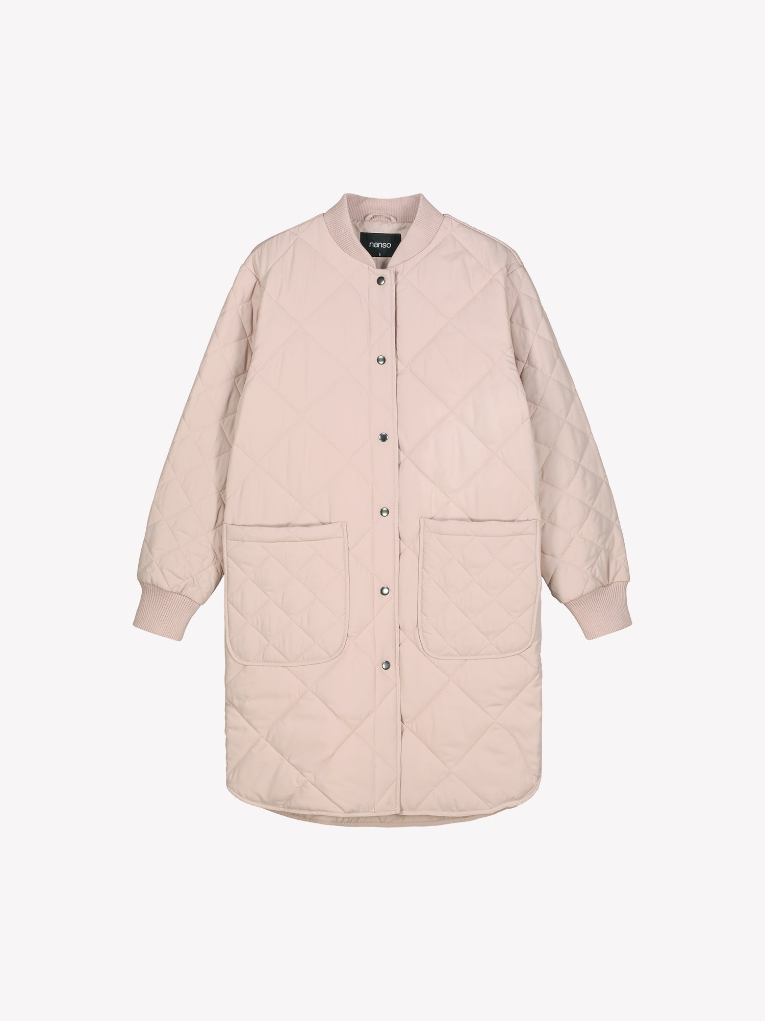 Nanso women's casual Midi quilted coat in dark blue features lightweight padding, ribbed knit detailing at the neckline and cuffs, snap closures and front pockets. Product picture from the front.