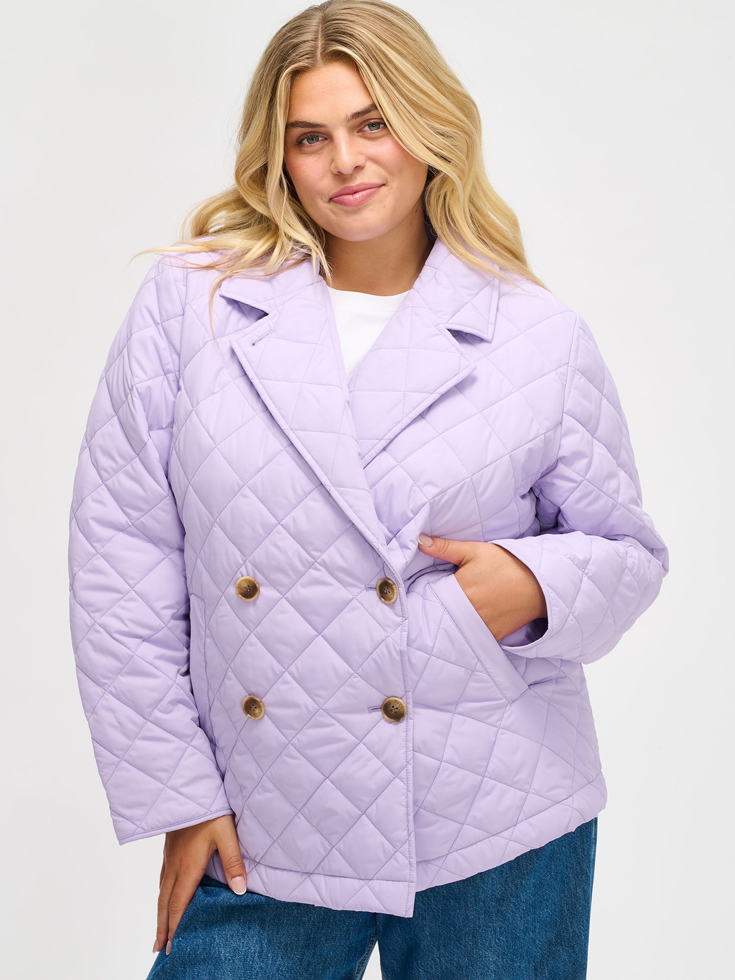 Nanso women's lilac Kippari quilted jacket combines casual style with lightweight warmth, front, close-up