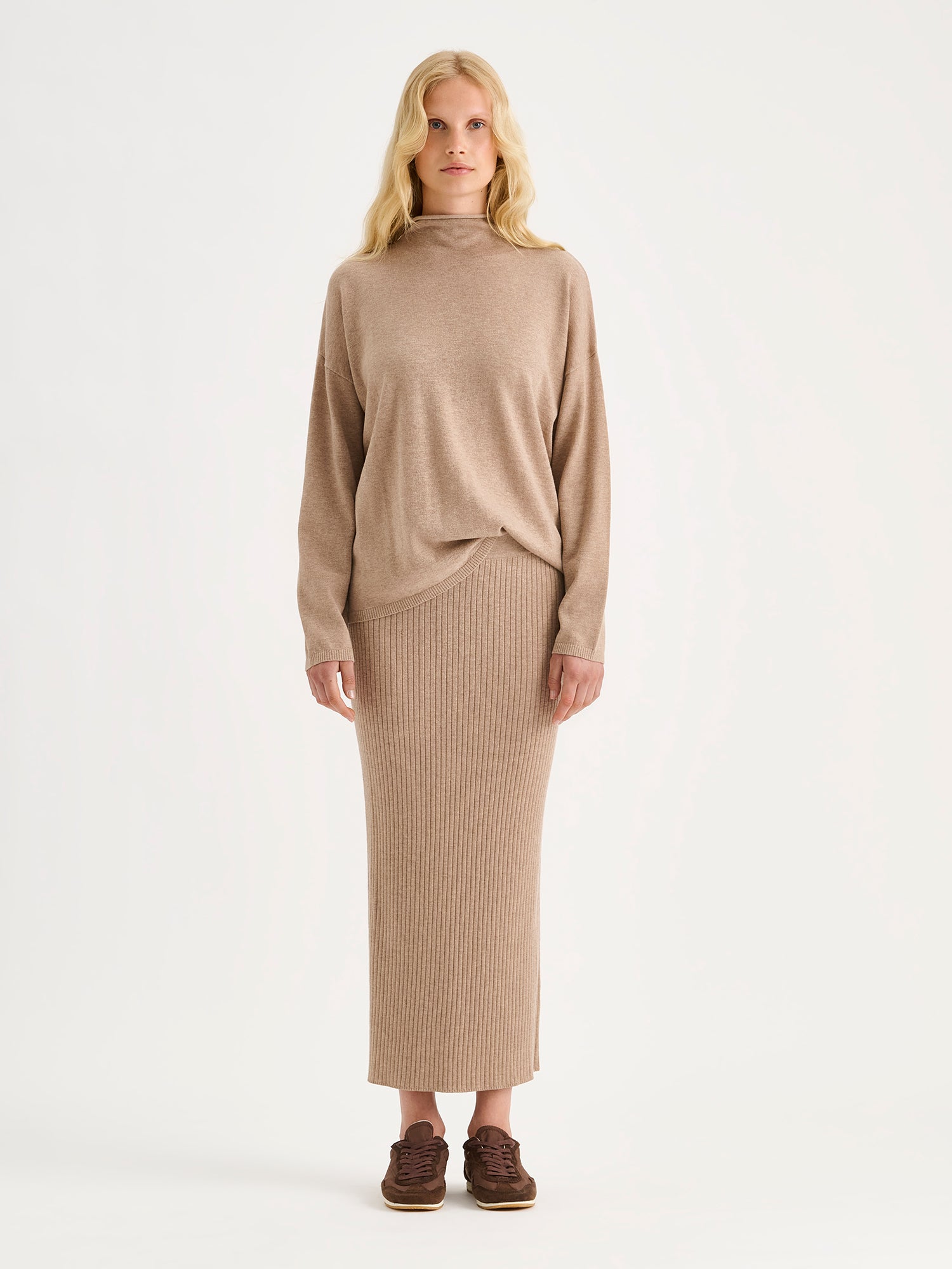 Women´s Villis ribbed knit skirt in beige crafted from a superior blend of merino wool and cotton, on a model with a matching knit sweater