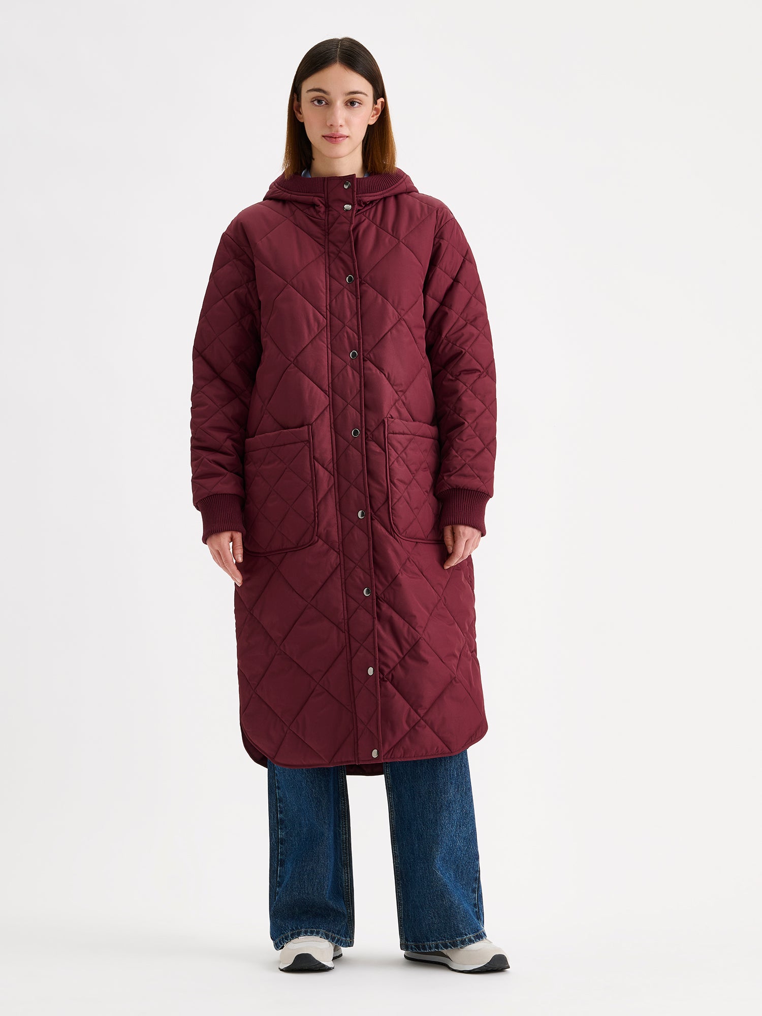 Nanso women's casual winered Maxi quilted coat with light padding and a cozy hood, on a model with blue jeans