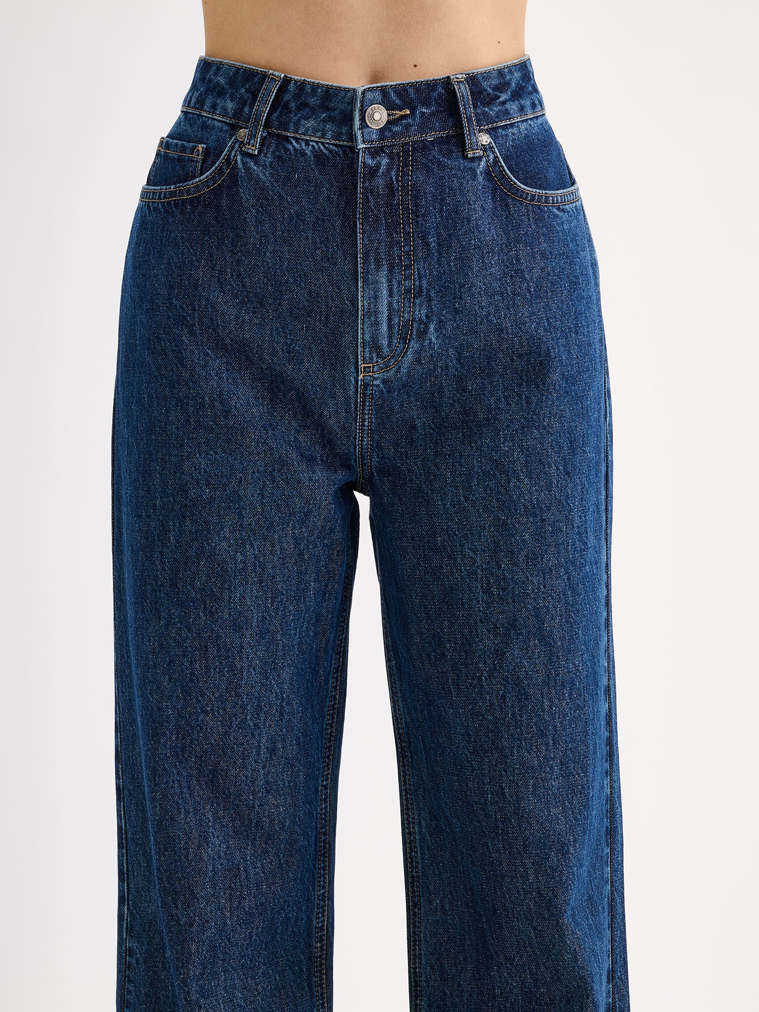 Nanso women’s dark blue Levee jeans, on a model, close-up.