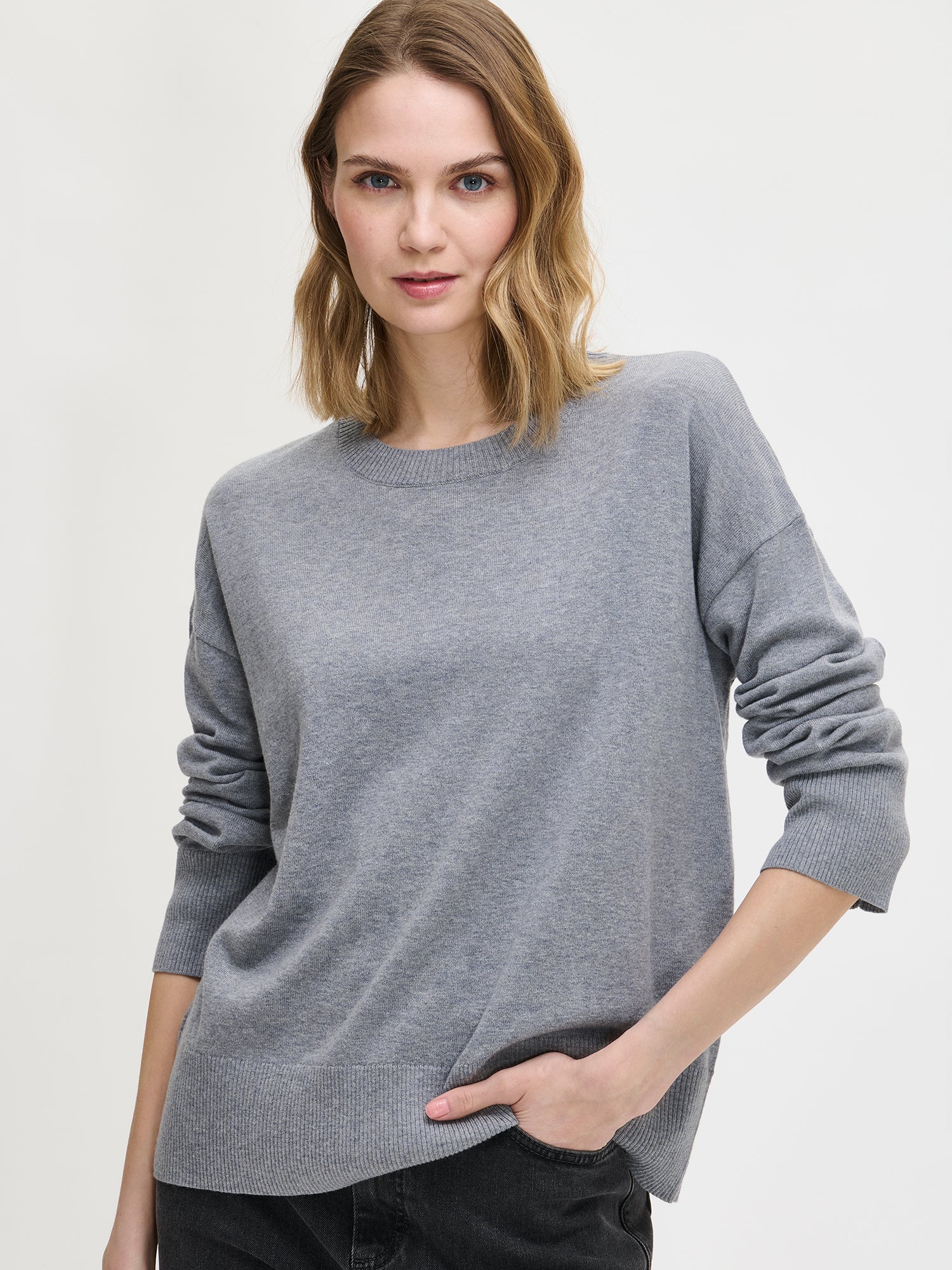Nanso women's light grey Villis knit sweater features a boxy fit, close up