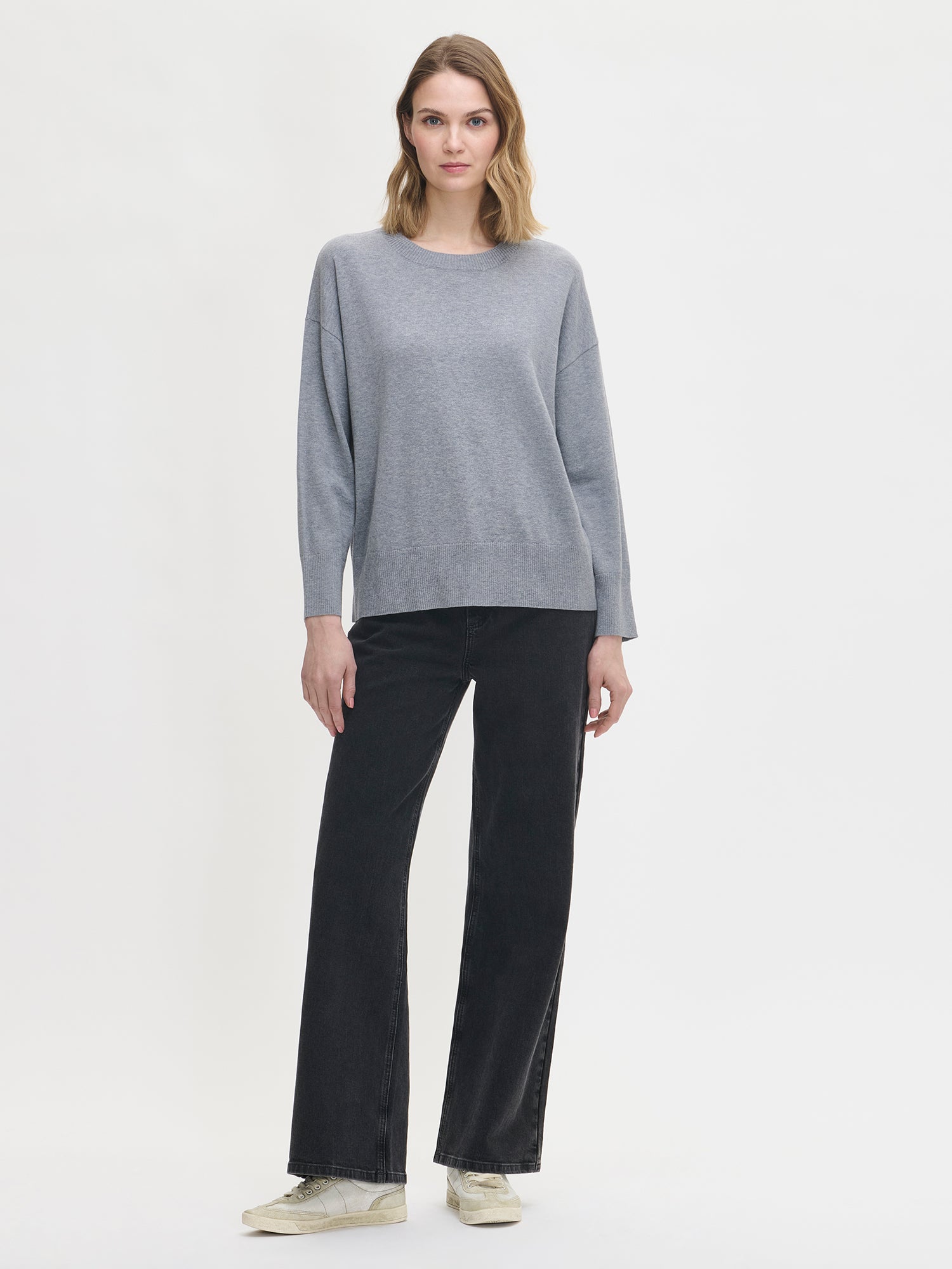 Nanso women's light grey Villis knit sweater features a boxy fit, on a modle
