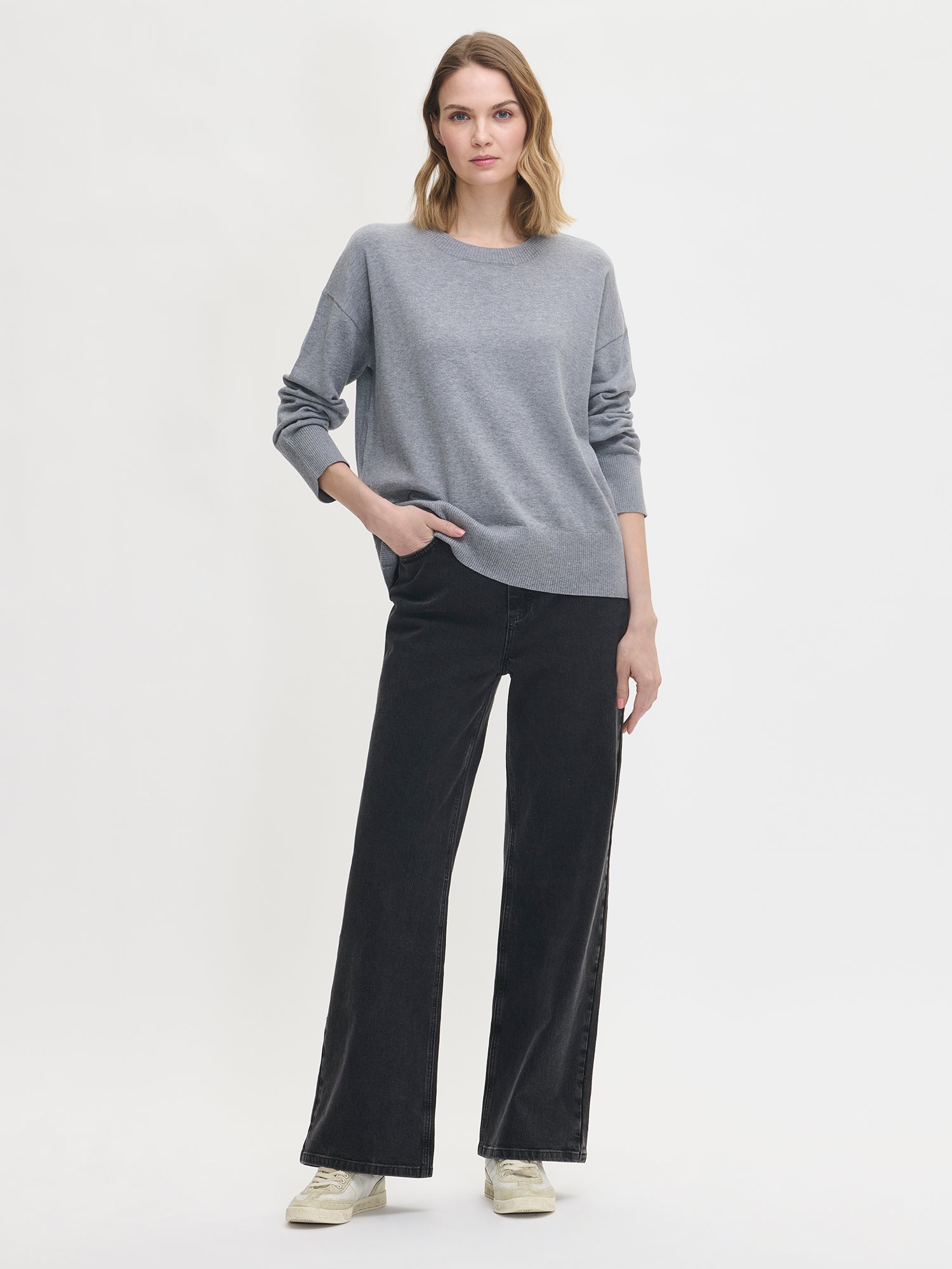 Nanso women's light grey Villis knit sweater features a boxy fit, front