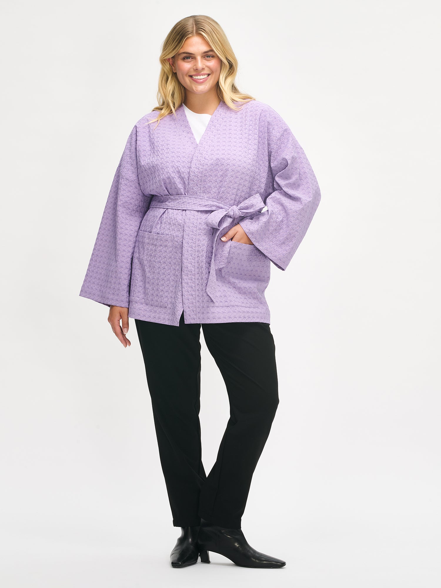 Nanso women's lilac Reliefi kimono jacket from the front.