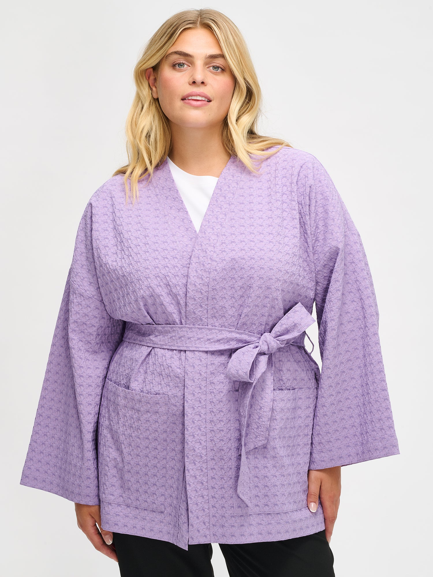 Nanso women's lilac Reliefi kimono jacket from the front, close-up