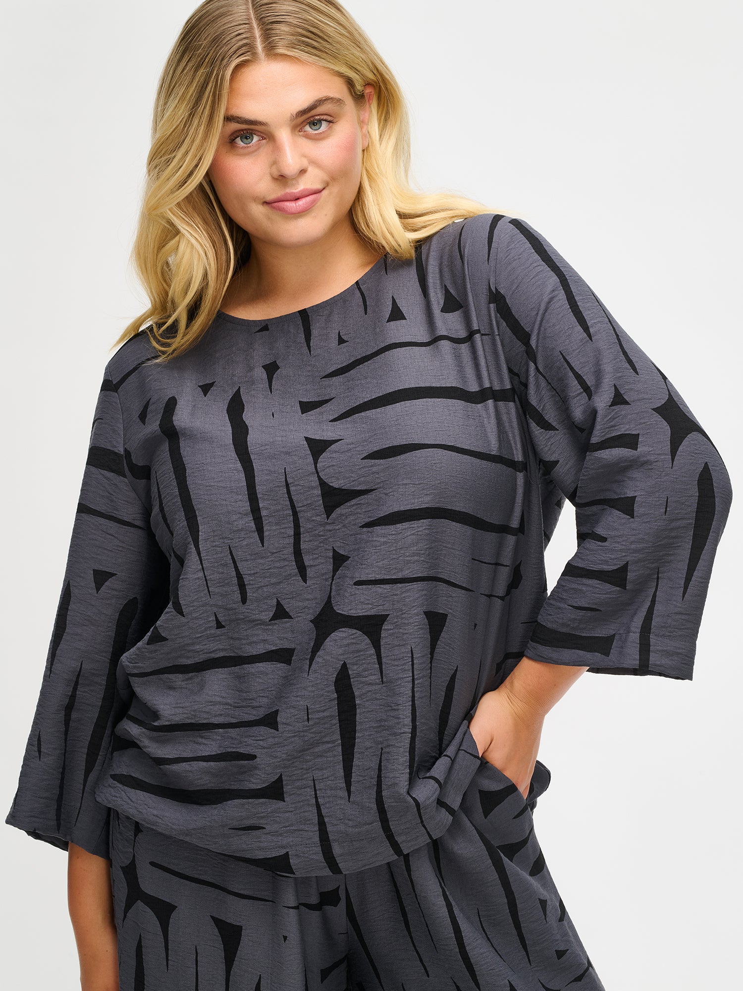 Nanso women's gray Kaiku blouse features a patterned design, front, close-up
