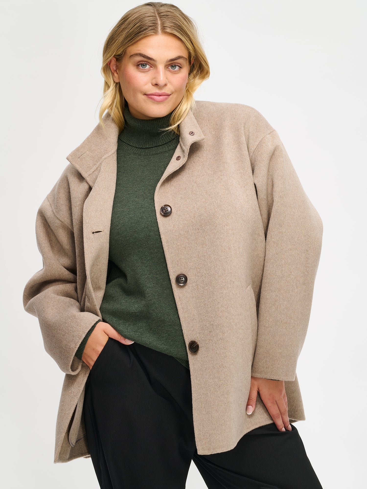 Nanso women's casual short beige Ella wool coat, front, close-up
