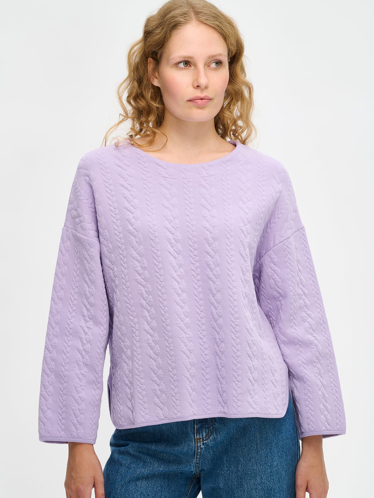 Women´s Letti blouse in lilac. Worn by a model.