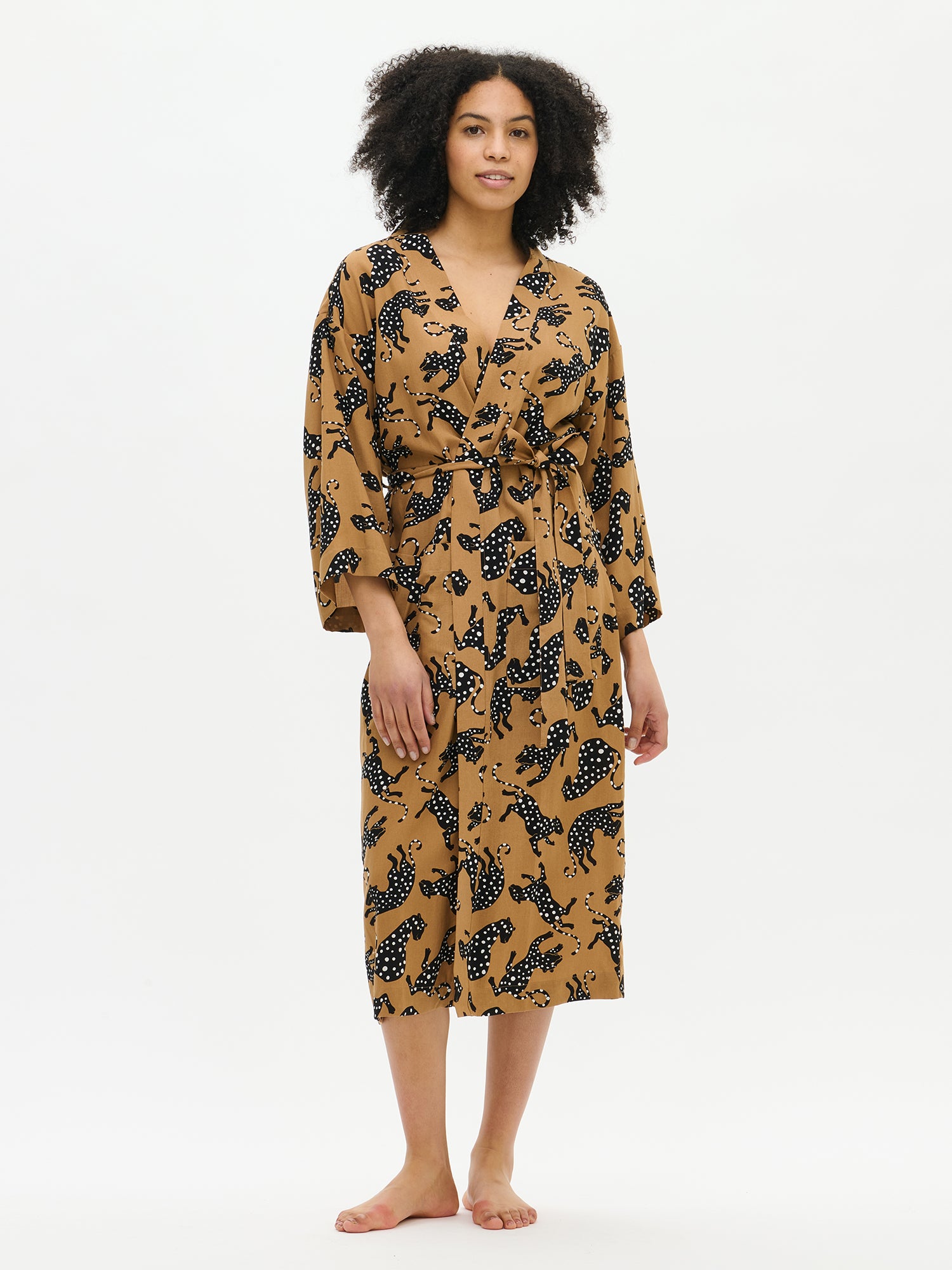 Nanso women's beige Pieni Leonora robe with kimono sleeves and waist belt, worn by a model from the front.