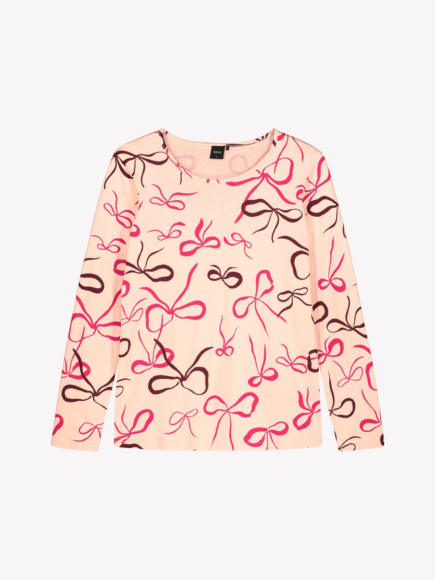 The Rusetti top with long sleeves and round neckline in a product picture.