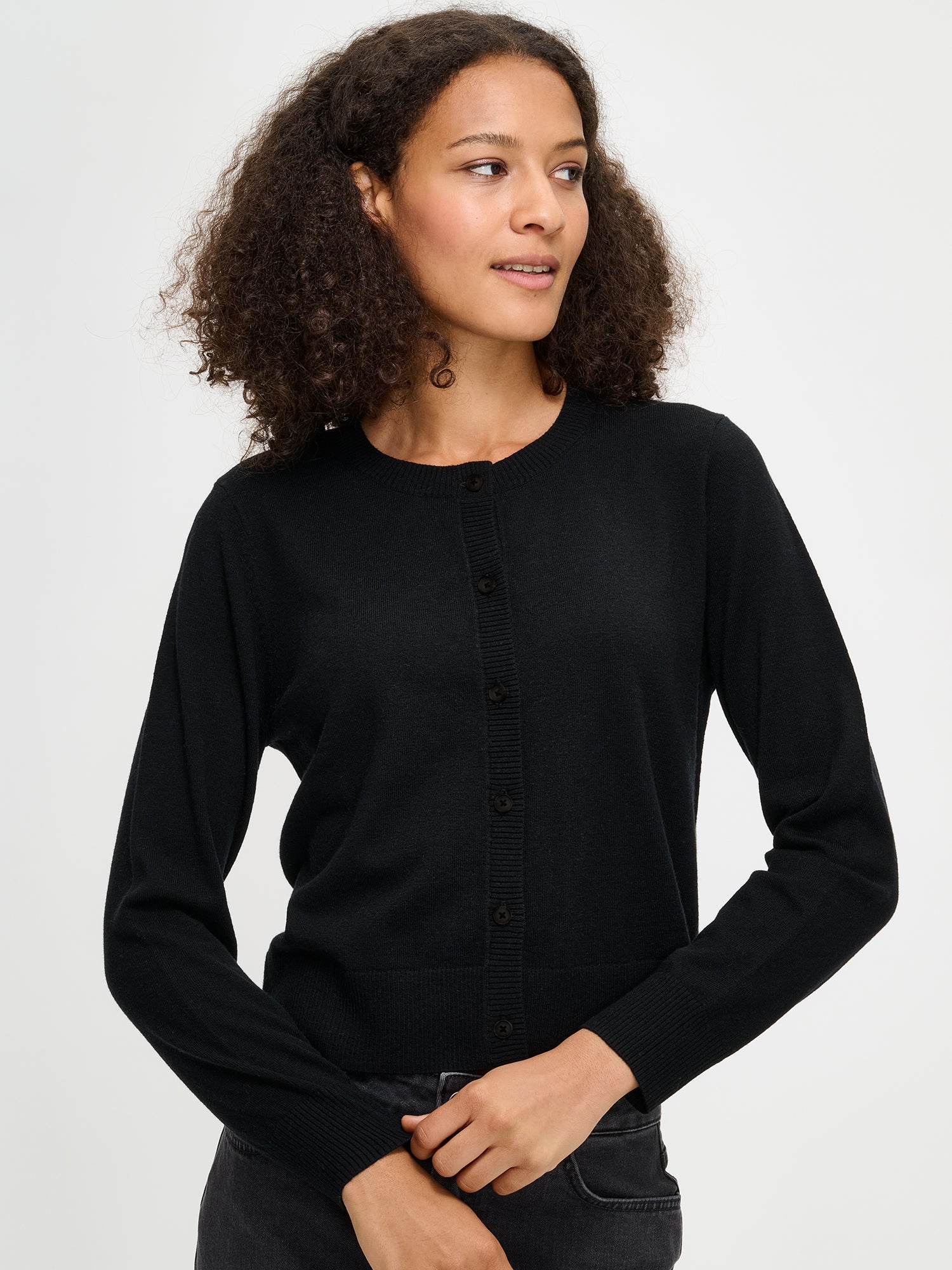 Nanso women's black Villis long-sleeved knit cardigan, close-up