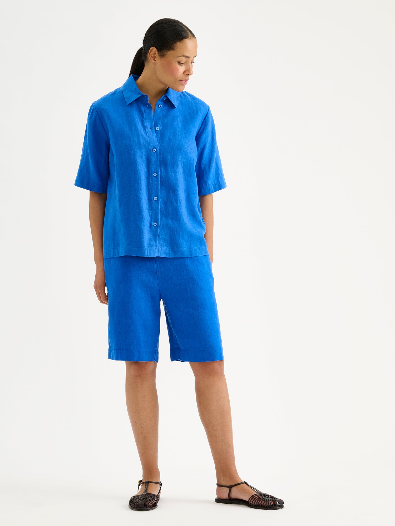 Nanso's classic blue Liine linen shorts for women on a model with a matching shirt
