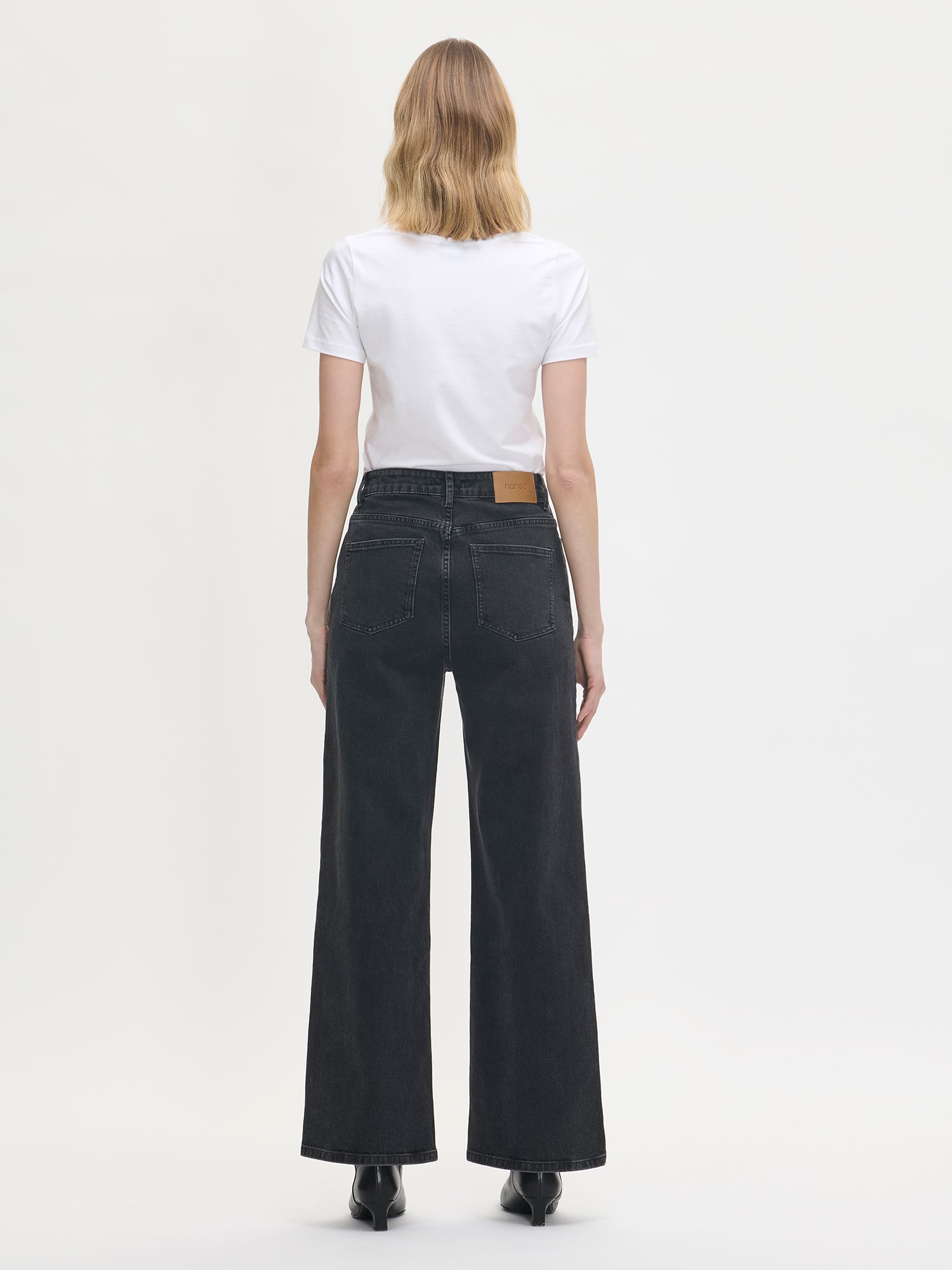 Nanso women’s trendy grey Levee jeans from the back