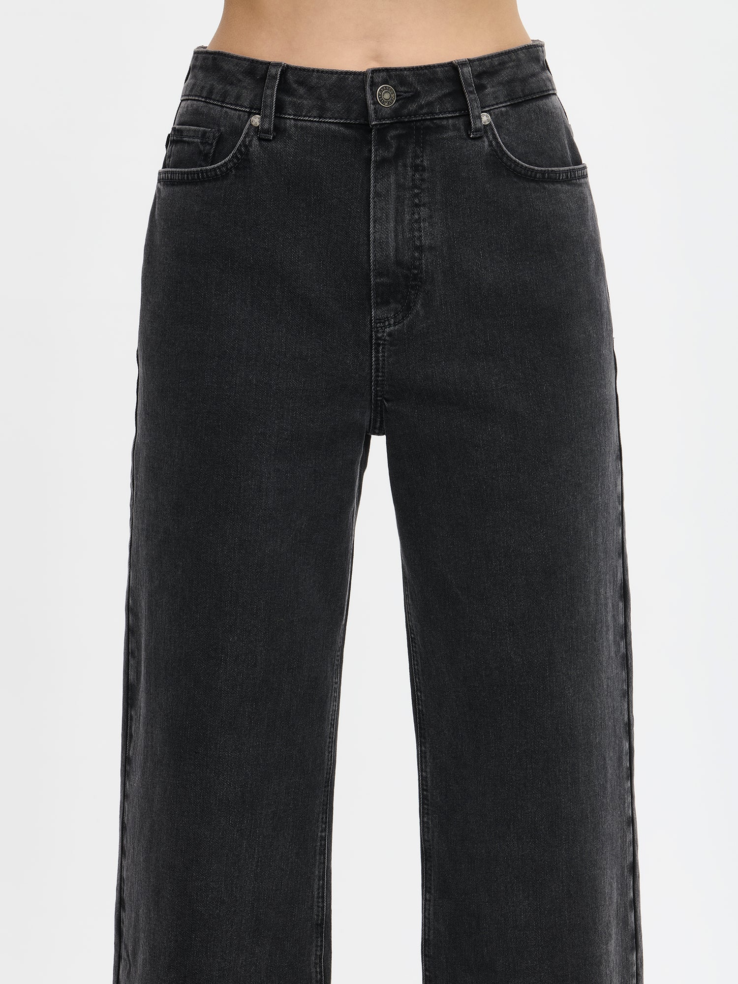 Nanso women’s trendy grey Levee jeans from the front