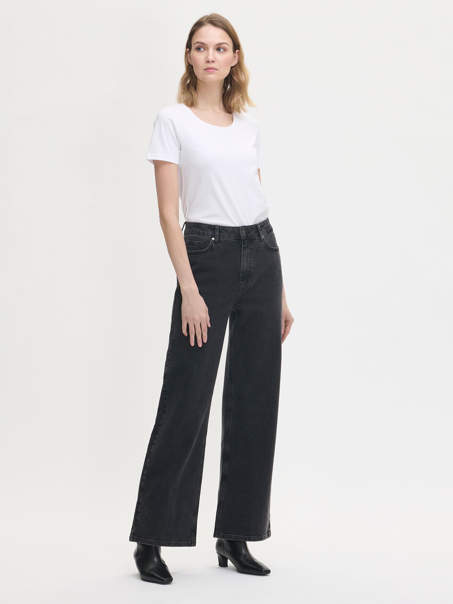 Nanso women’s trendy grey Levee jeans with a high waist