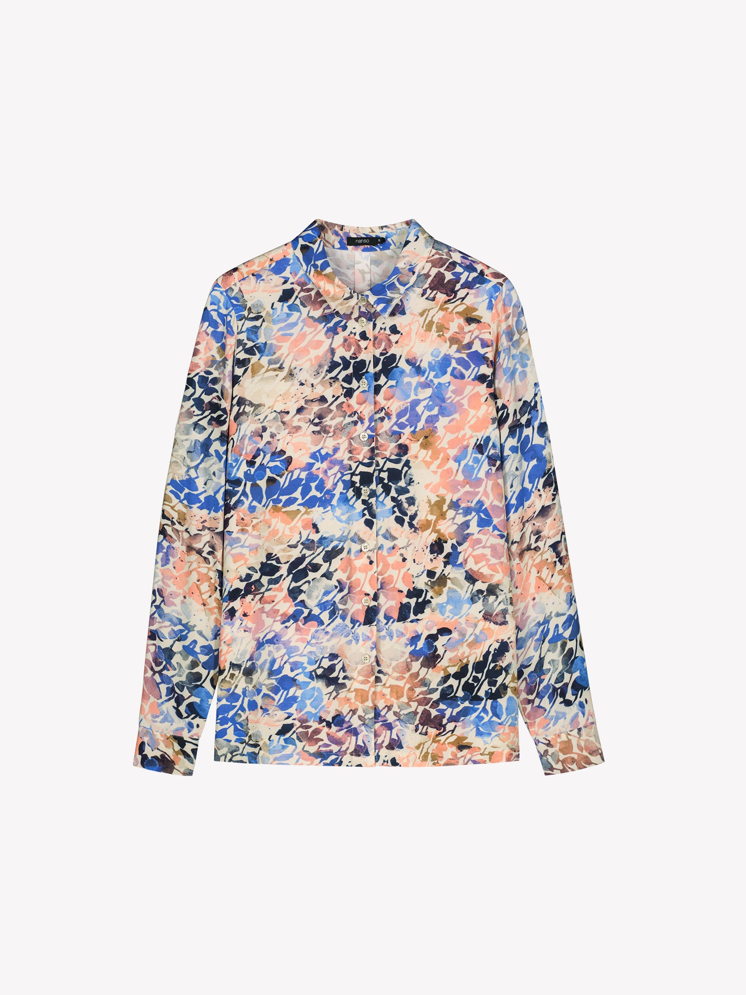 Nanso women’s patterned Sagitta shirt with full-length sleeves and a button closure at the front, product image from the front.