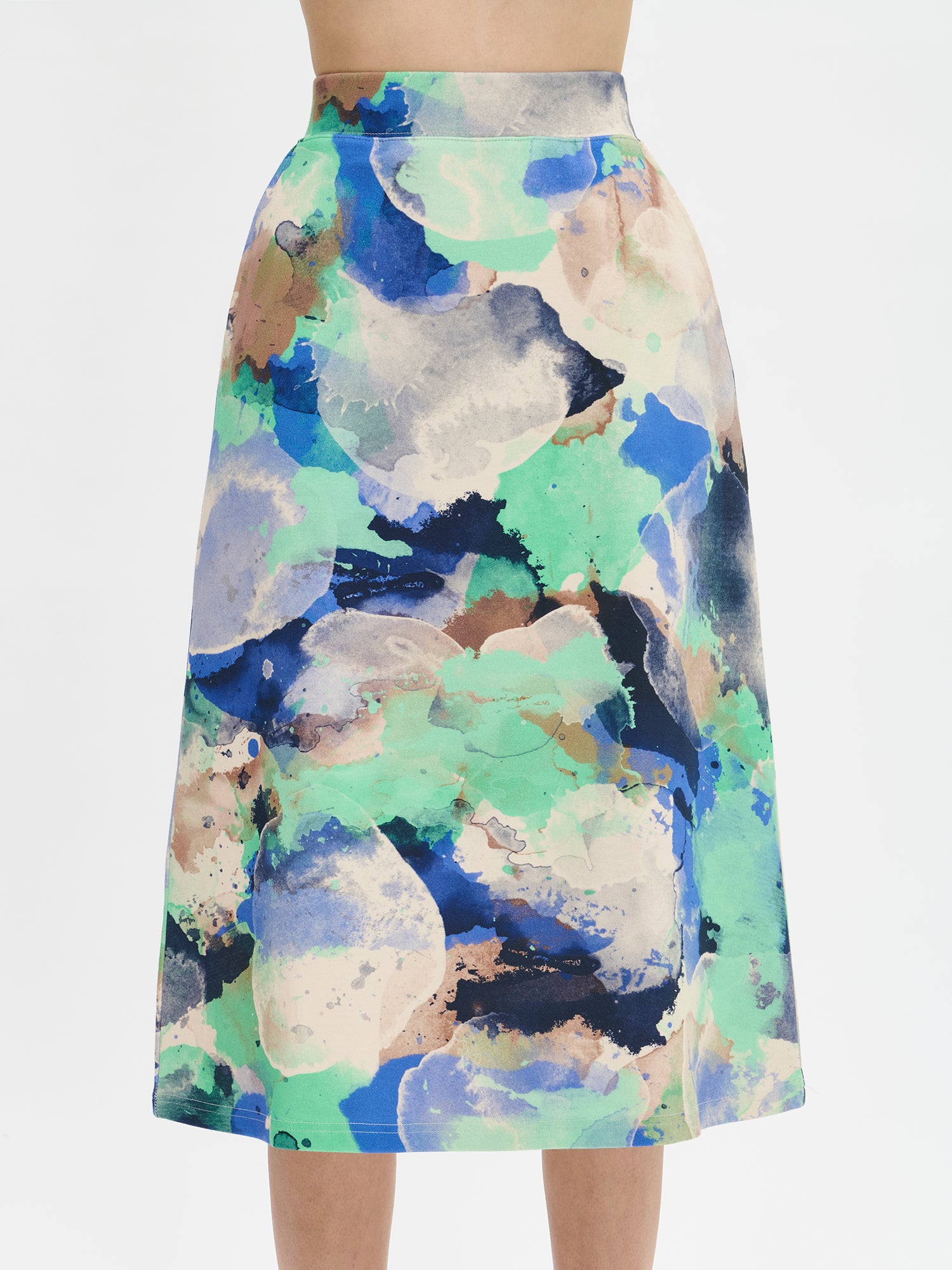 Women's SIRIUS Skirt with a beautiful abstract pattern and flattering A-line silhouette for comfort and style, while practical pockets add everyday functionality. Pictured on a model from the front, close-up.