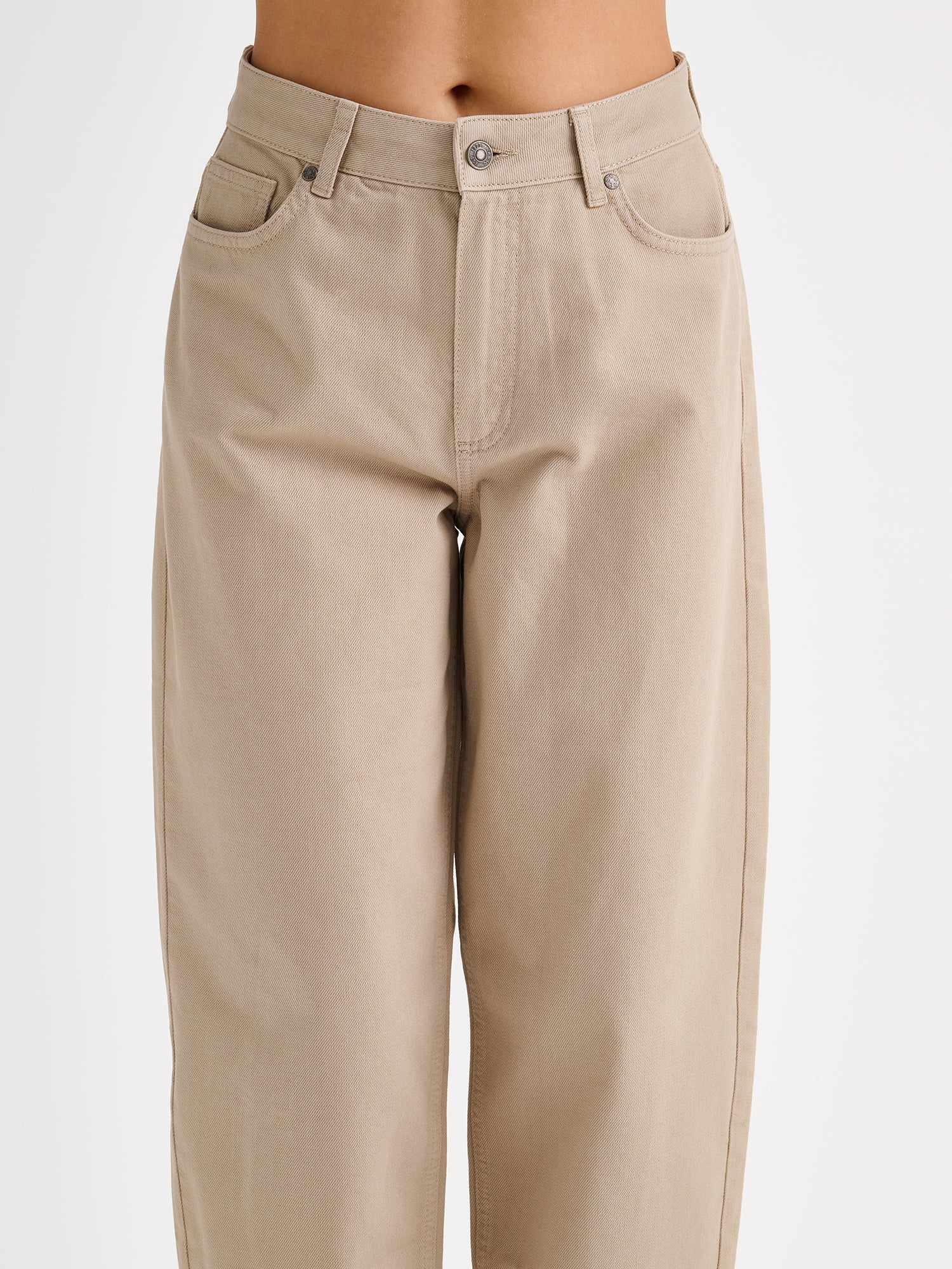 Nanso women's relaxed barrel leg Rento jeans in beige with an effortlessly comfortable fit, on a model, close-up.