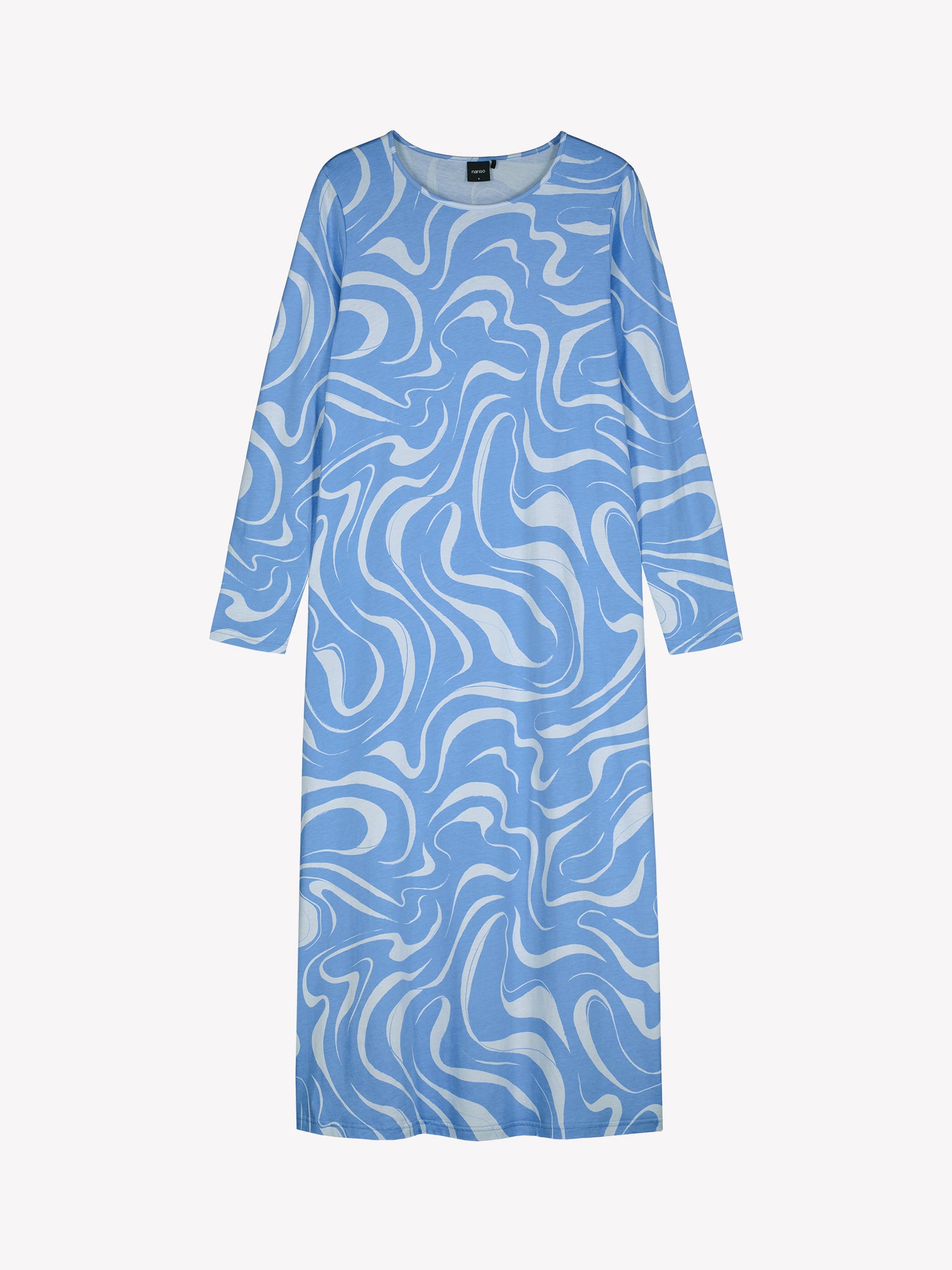 Nanso VESI long-sleeved nightgown blue tones with an elegant patterned design. Features a classic round neckline and relaxed fit and soft material for restful nights. Product picture from the front.