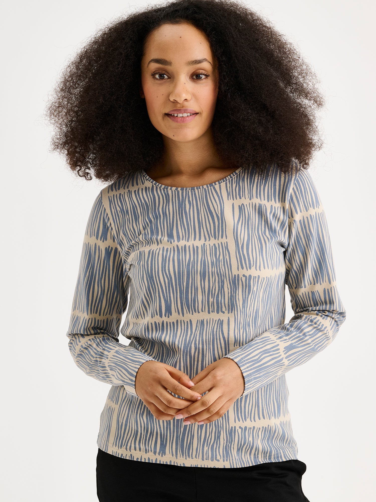 Nanso women's Ruoko jersey blouse on a model, close-up.