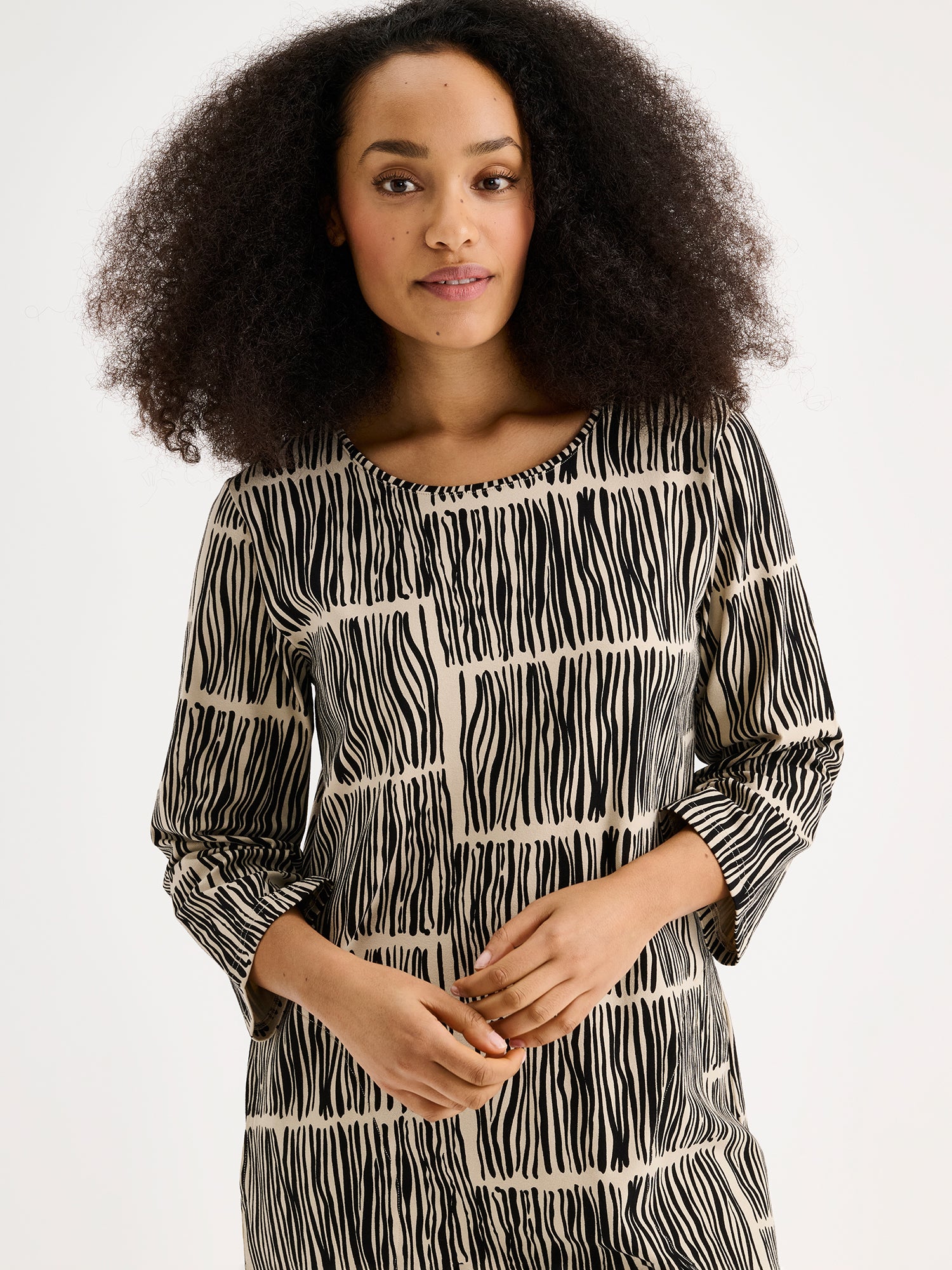 The Ruoko jersey dress on a model, close-up.