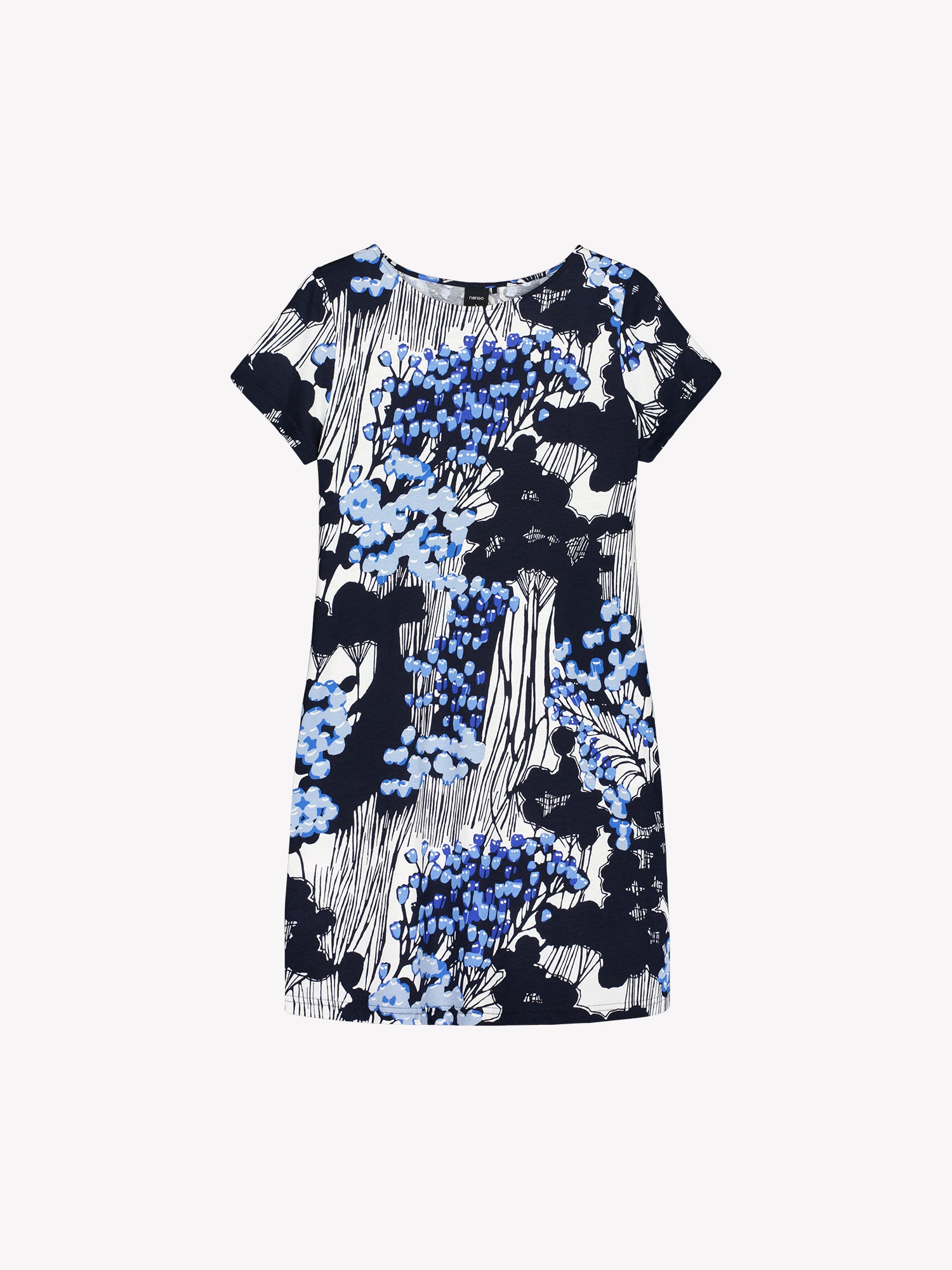 Nanso KIRJOKERTTU Short Nightgown, featuring a serene blue nature-inspired print in a product picture.