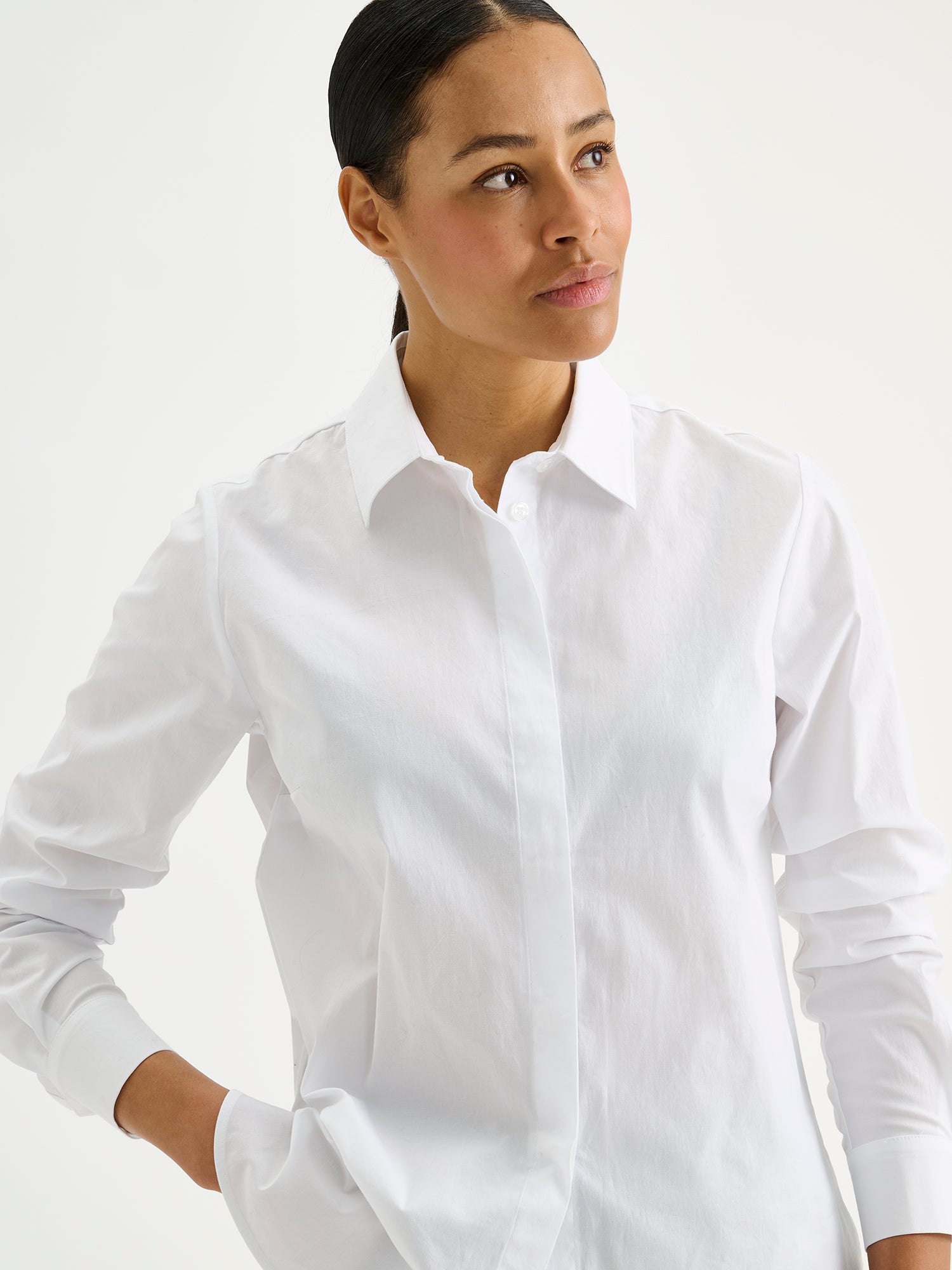 Nanso women's HELENA Shirt in white on a model close-up