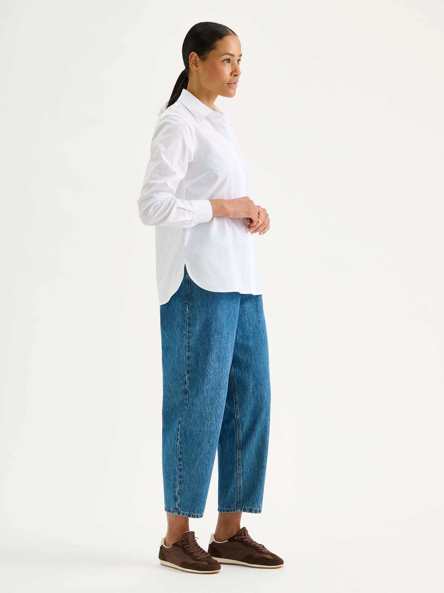 Nanso women's HELENA Shirt in white on a model with jeans