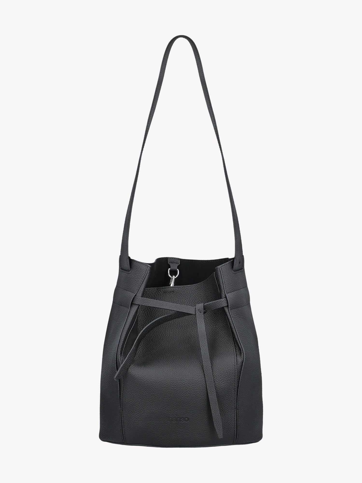 Nanso black Naru Bucket leather bag is a timeless accessory. Product picture from the front.
