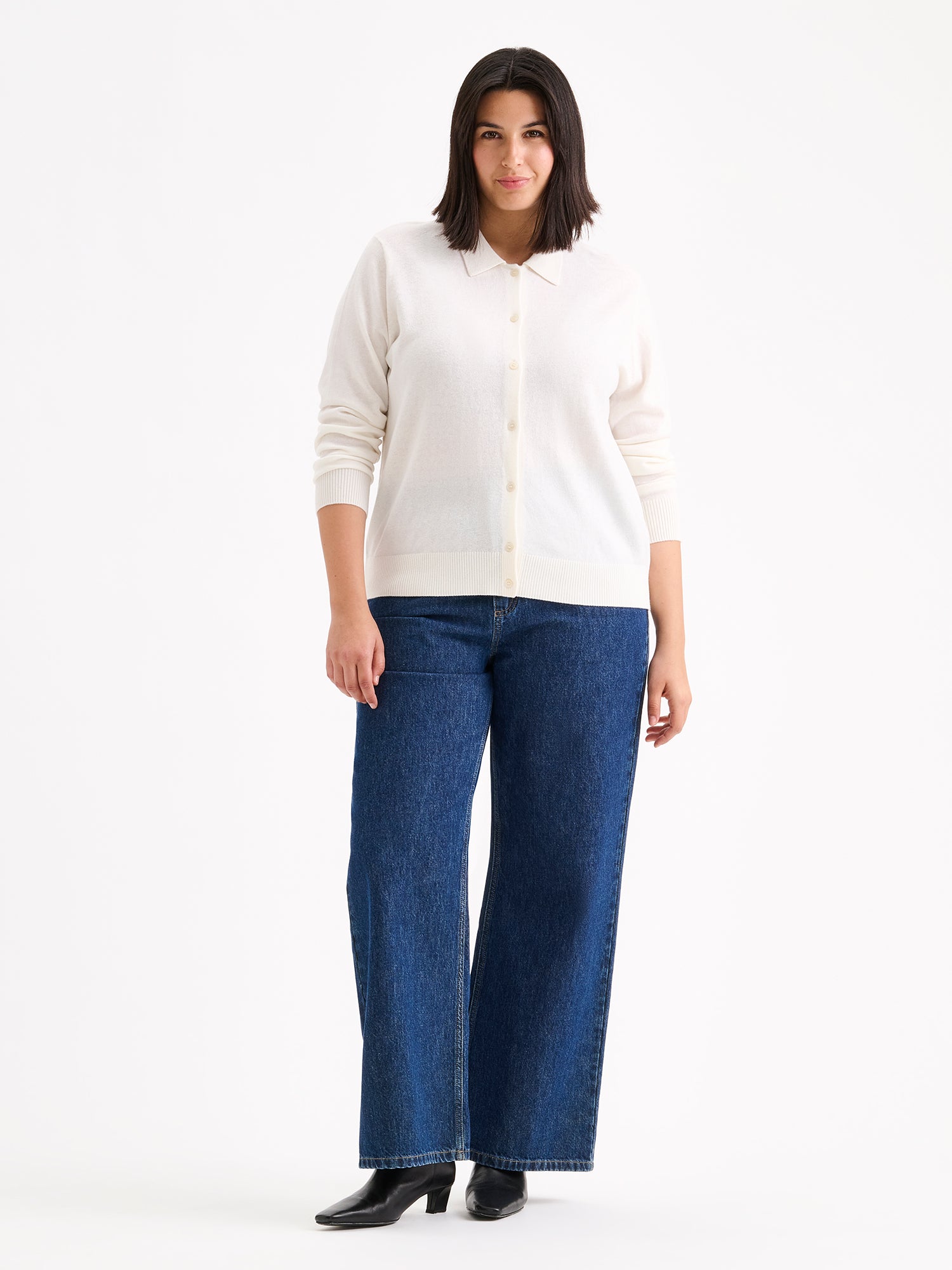 Nanso women's timeless natural white collared Villis cardigan on a model with blue jeans | XL - 178cm