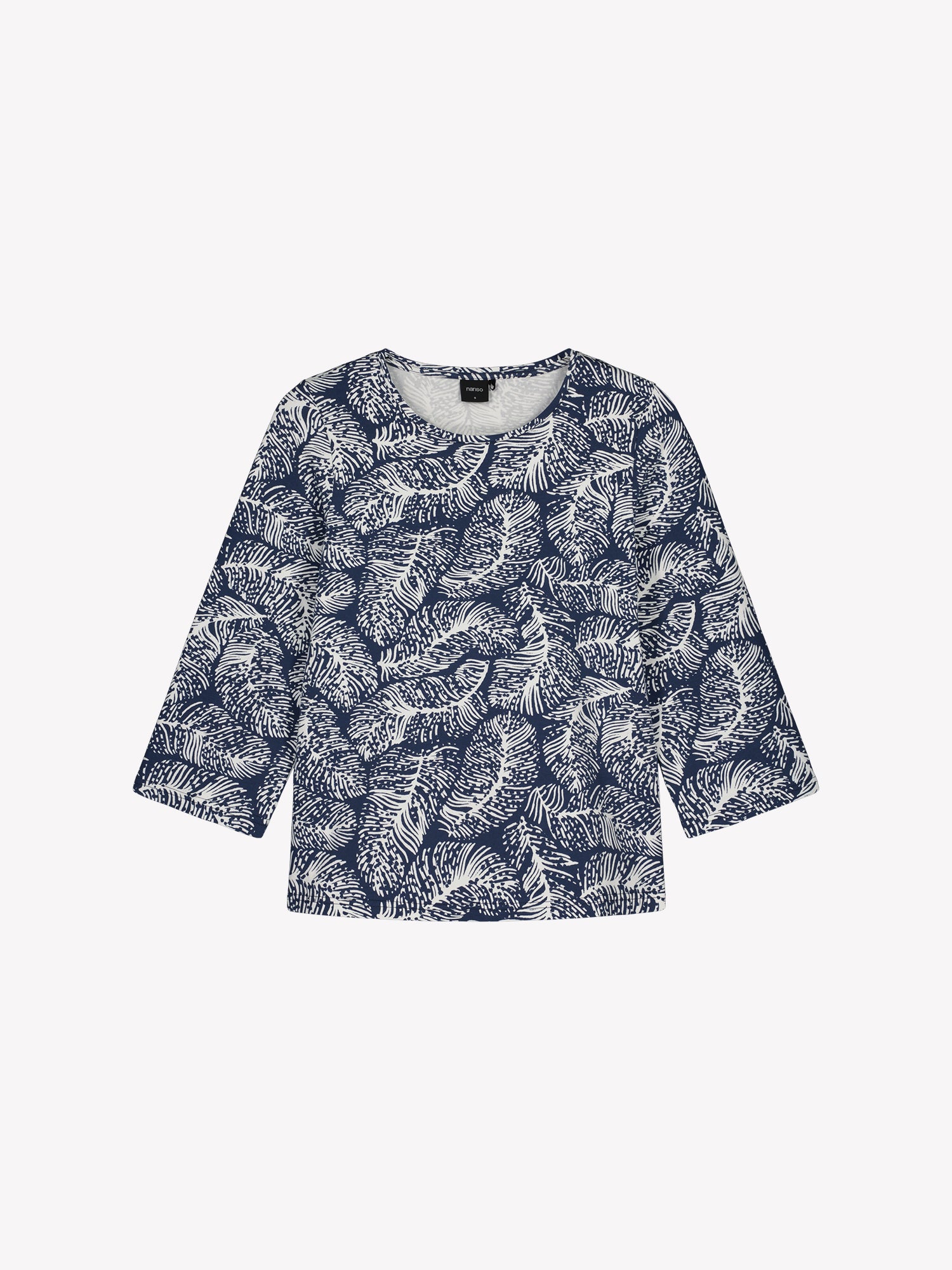 Nanso women's patterned Pieni Hilde jersey blouse is stylish and clean-lined in design with 3/4 sleeves, small side slits and a round neckline. In a product picture