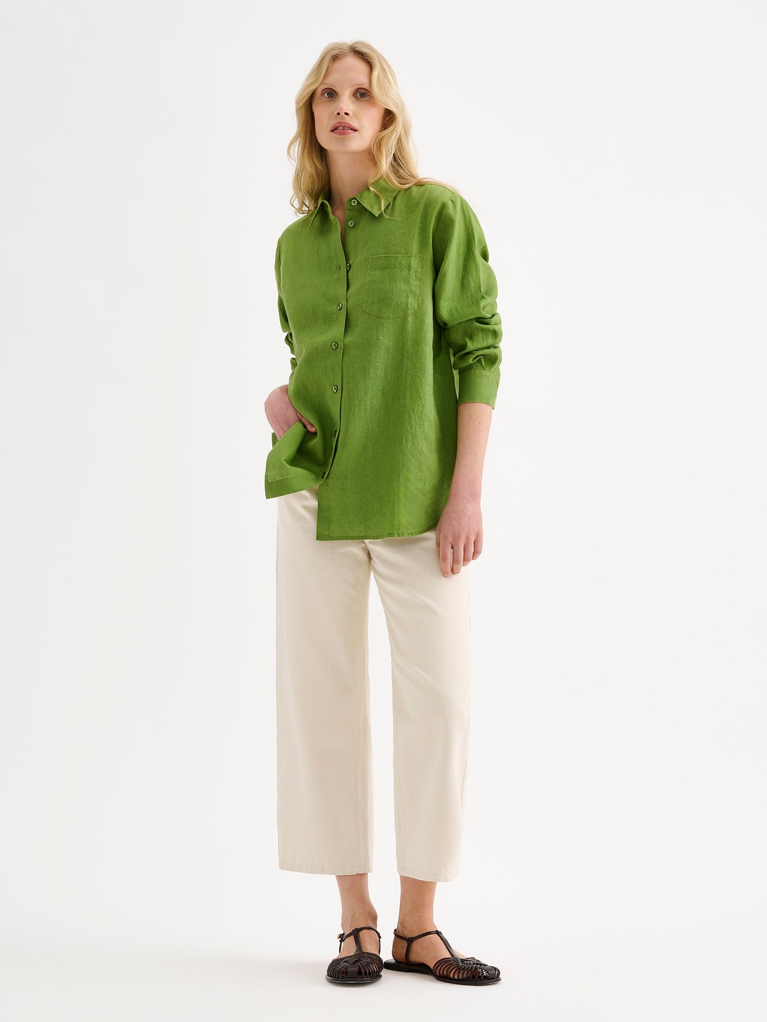 Nanso women's relaxed, classic and versatile green Lene linen on a model