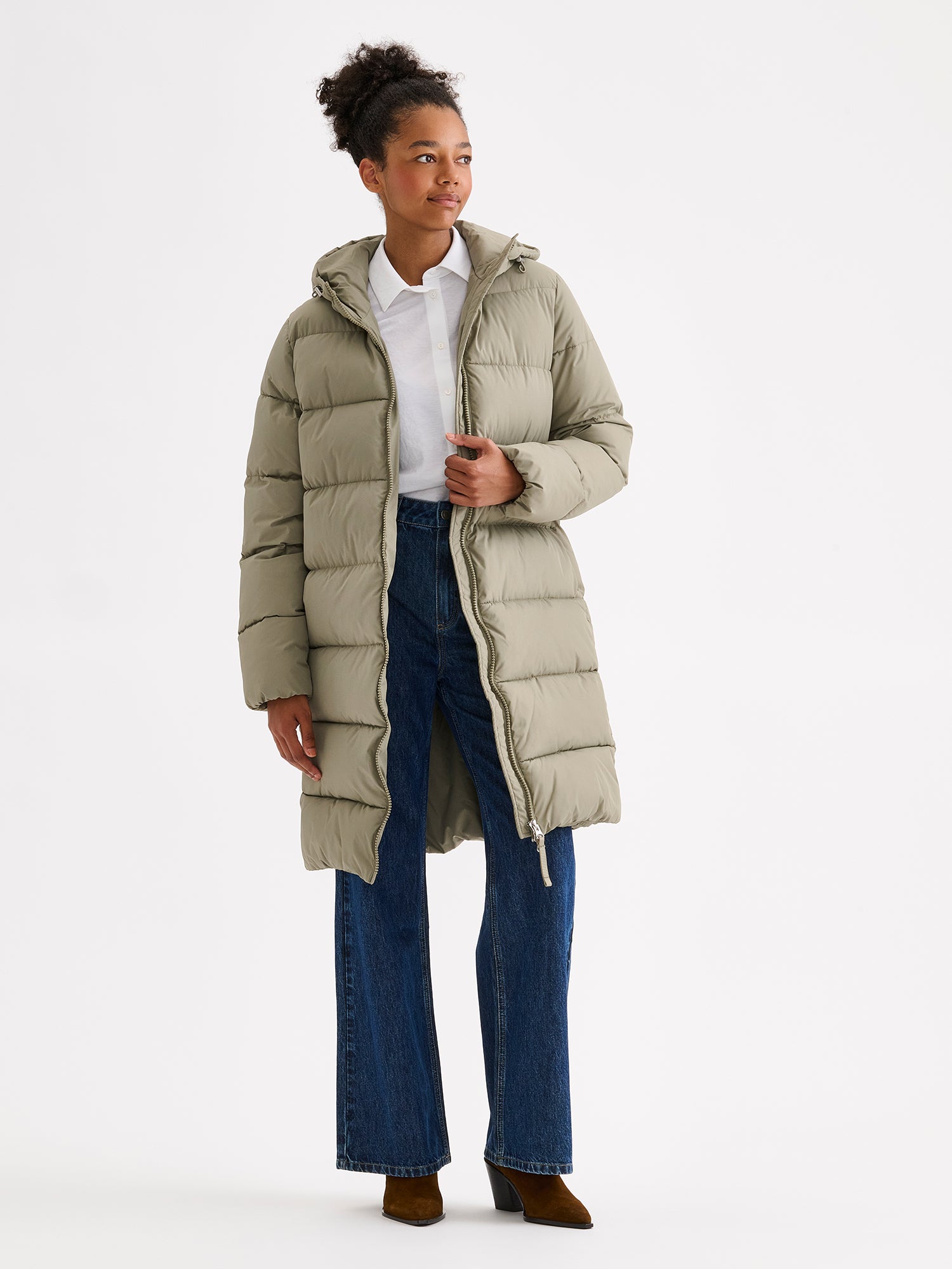 Nanso women's warm, padded yet pleasantly lightweight Lumi midi puffer coat on a model with jeans