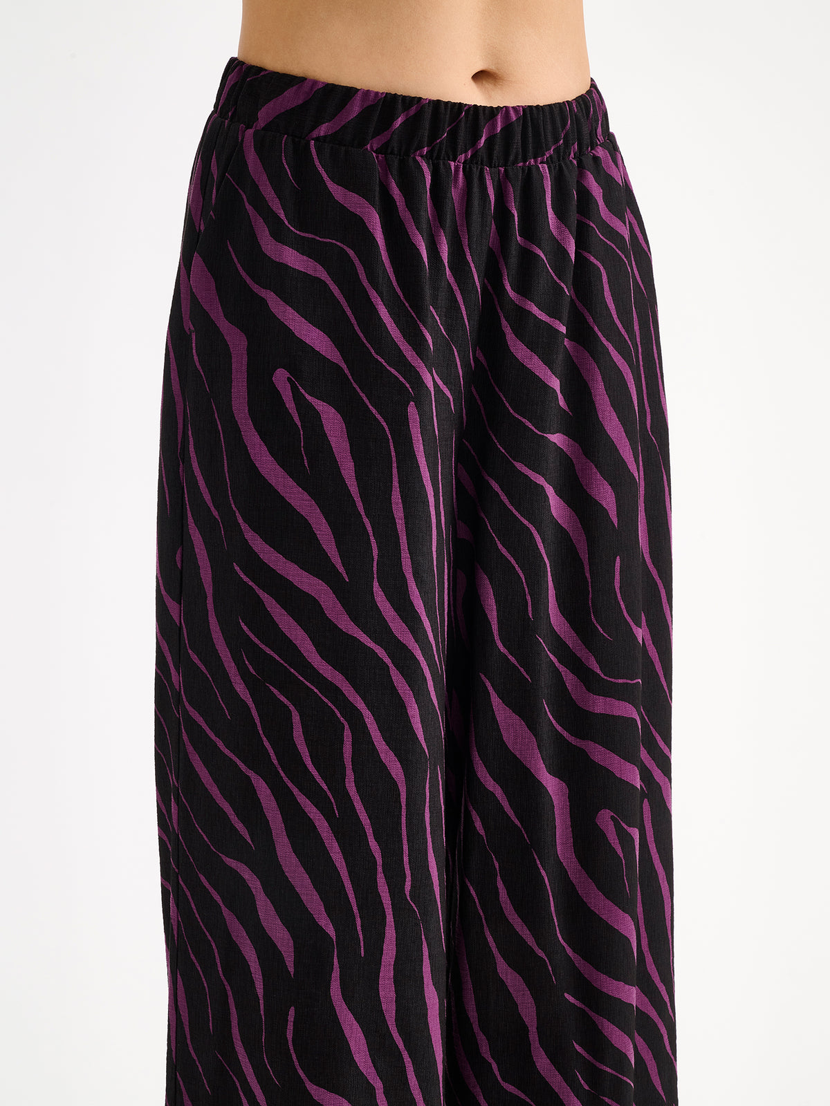 Nanso women's striking Sypressi trousers combine beautifully draping fabric with a trendy wide-leg silhouette, on a model close-up.