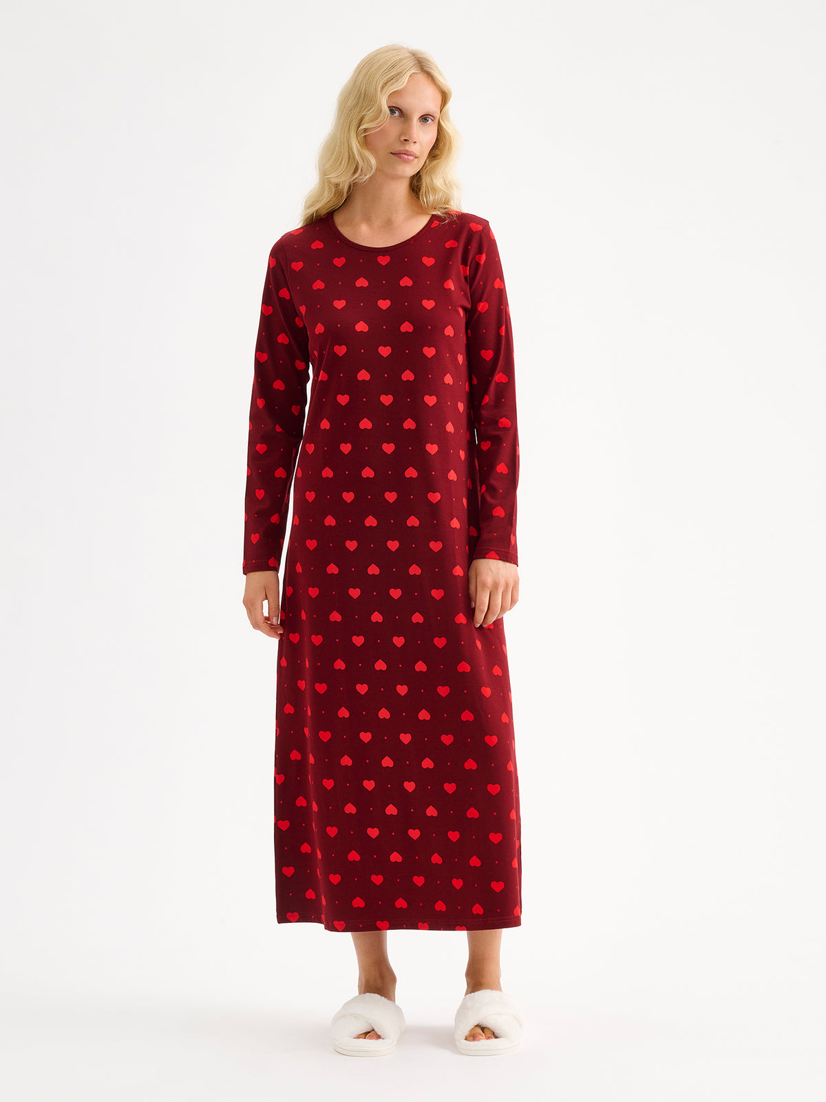 Nanso women's charming Onnellinen long nightgown is perfect for cosy moments at home.