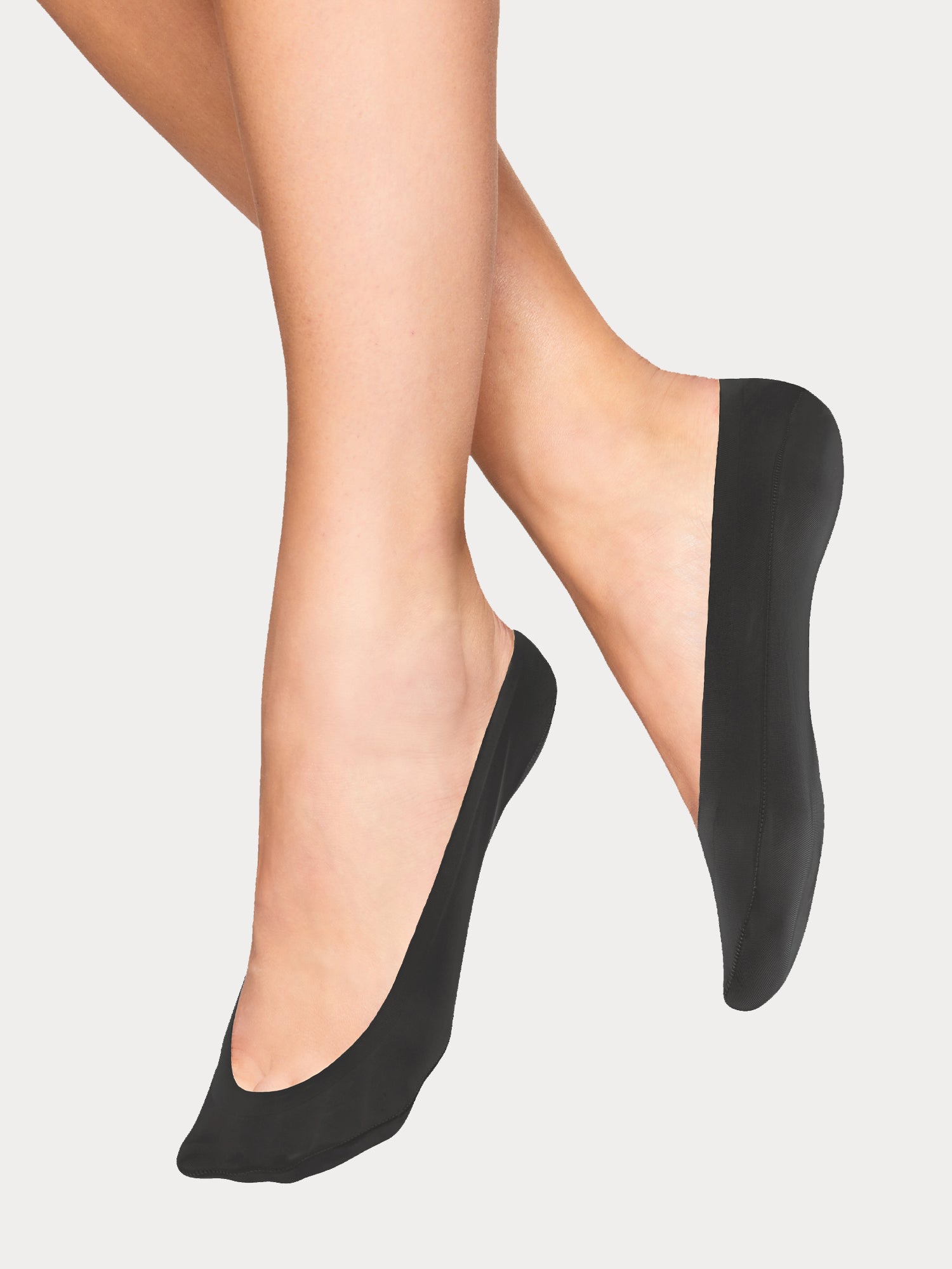 Vogue women's Lazer Cut Steps invisible footie socks with silicone edge in shade Black deliver exceptional comfort with precision laser-cut design. Pictured on a model.