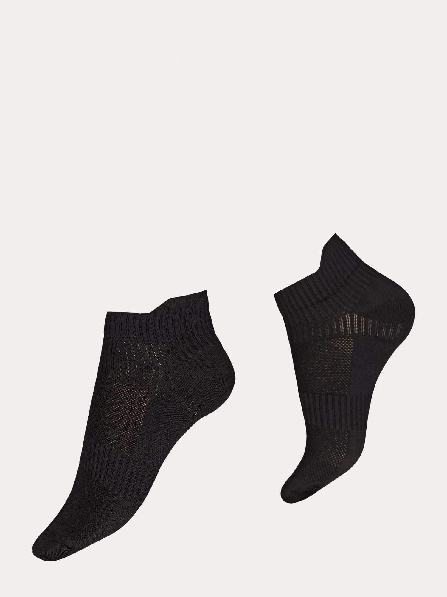 Vogue women's Sport Sneaker socks two-pack combines a black and white pair crafted from polyamide with elastane stretch for all-day comfort, product picture of the black socks.